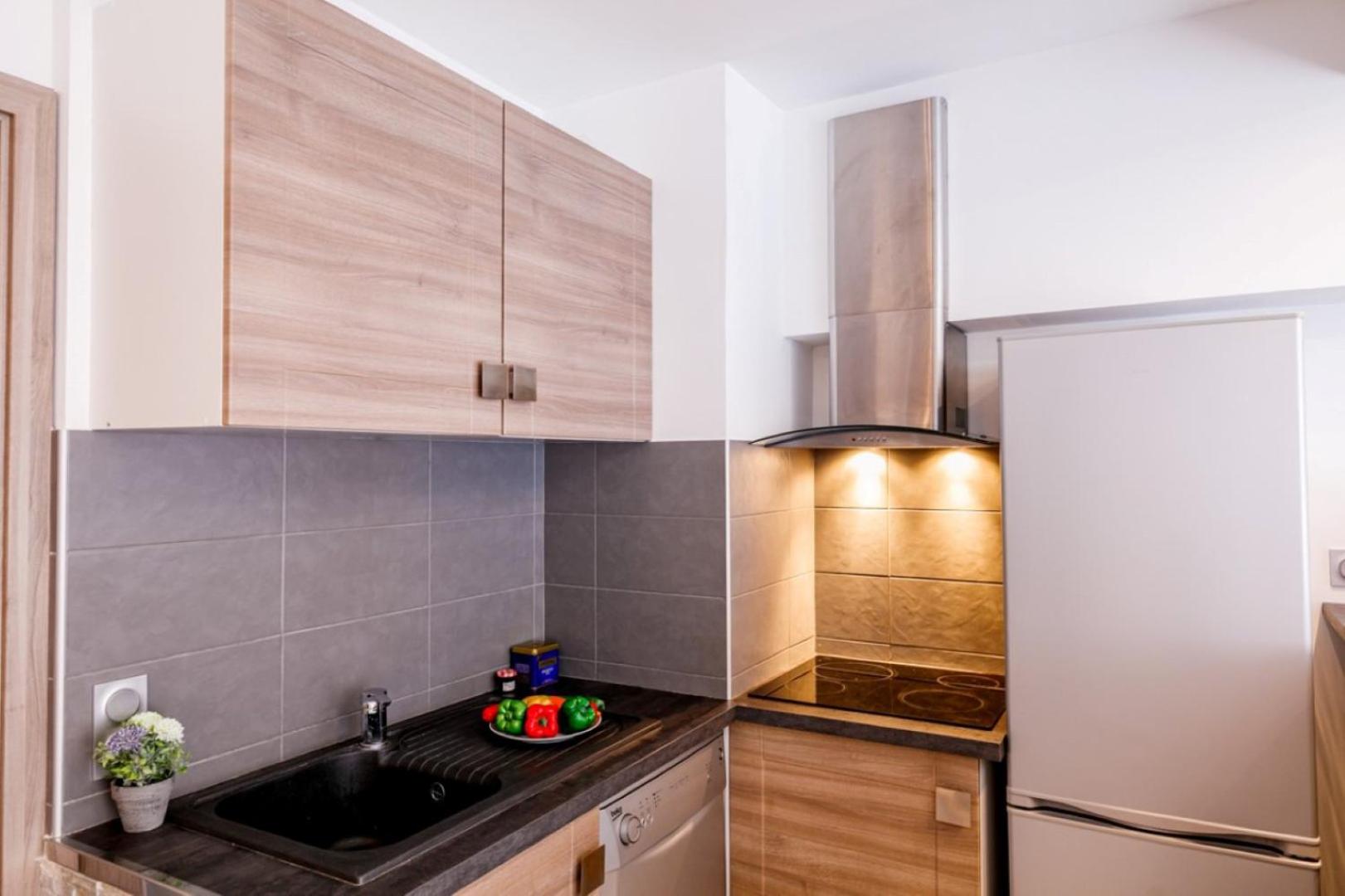 SUEDE 2 AP4208 By Riviera Holiday Homes view 4