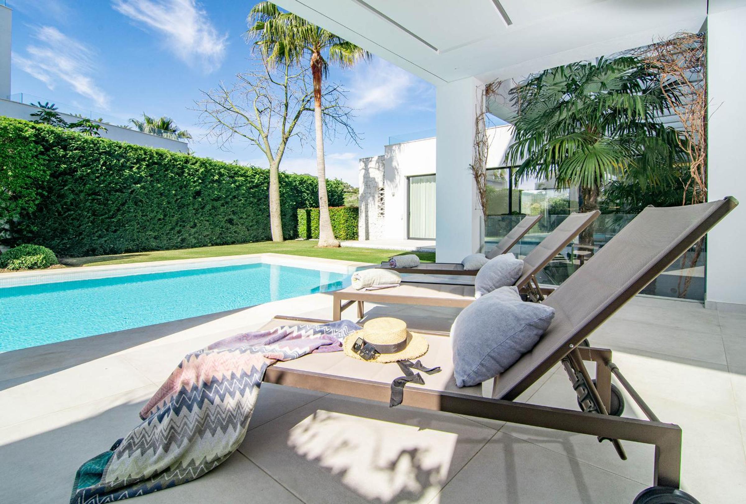 2021 Built Extravagant Villa in Luxurious Mirabella Hills view 4