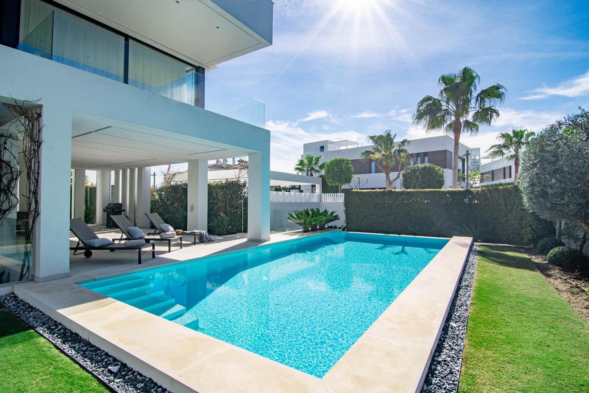 2021 Built Extravagant Villa in Luxurious Mirabella Hills view 2
