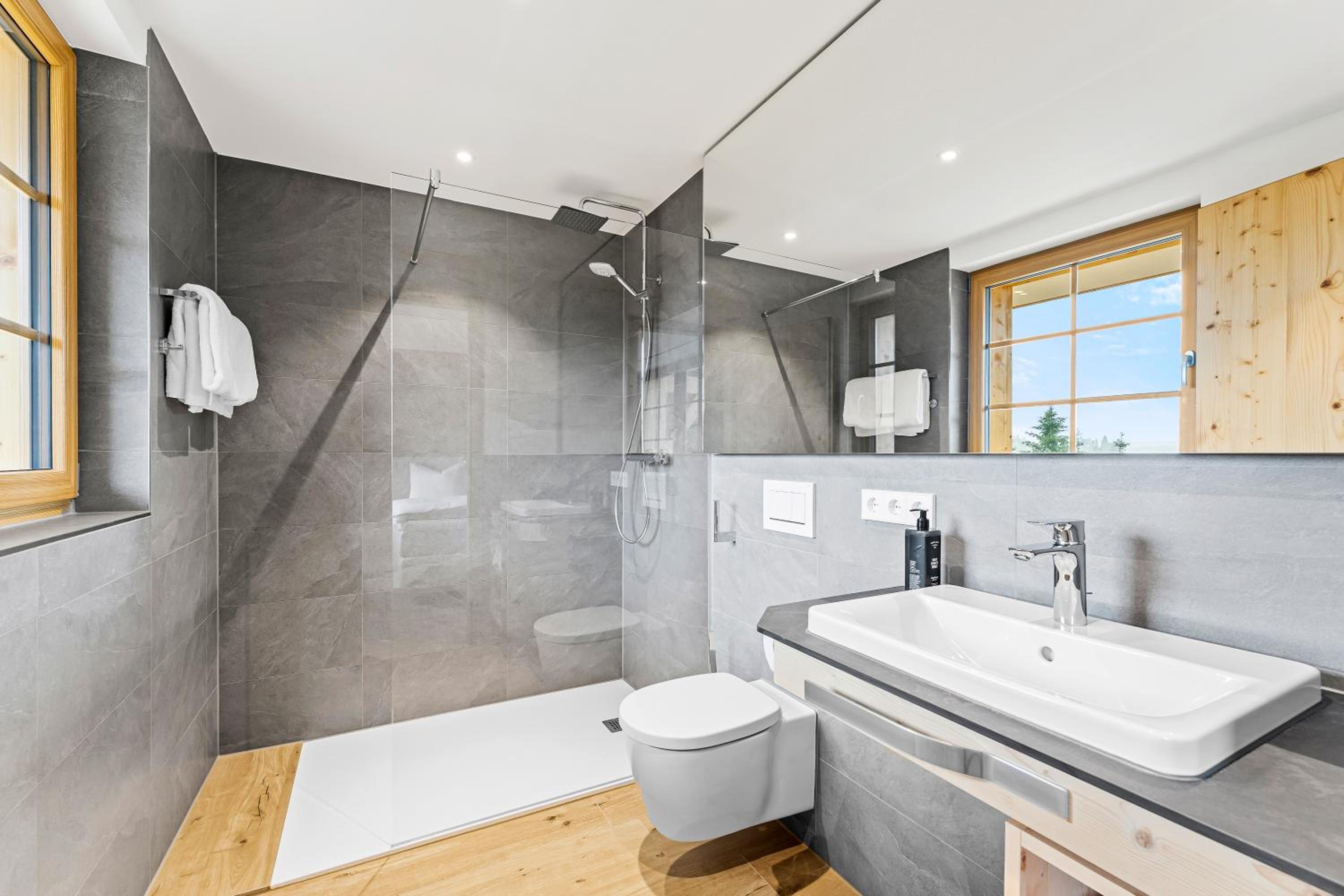 SCHWARZENBACH - Apartments & Rooftop Pool