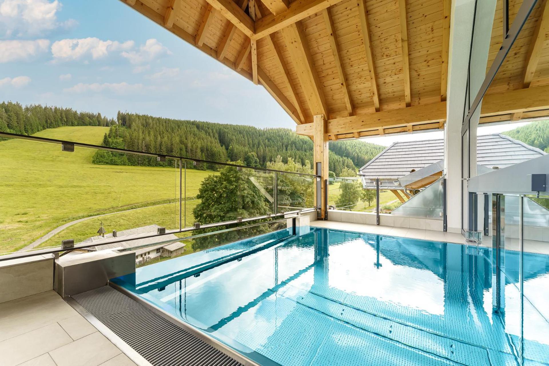 SCHWARZENBACH - Apartments & Rooftop Pool