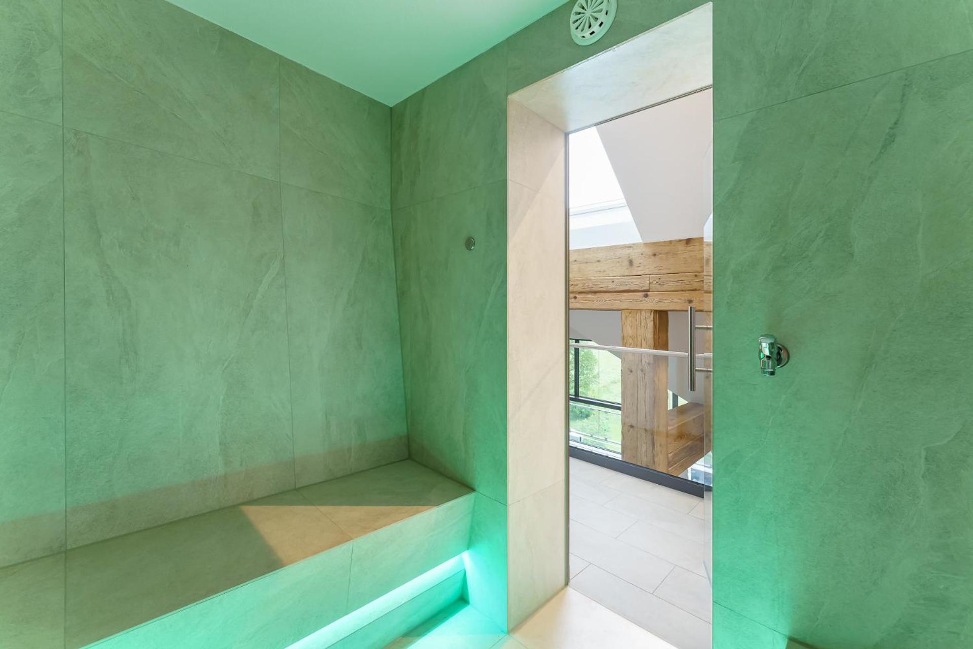 SCHWARZENBACH - Apartments & Rooftop Pool