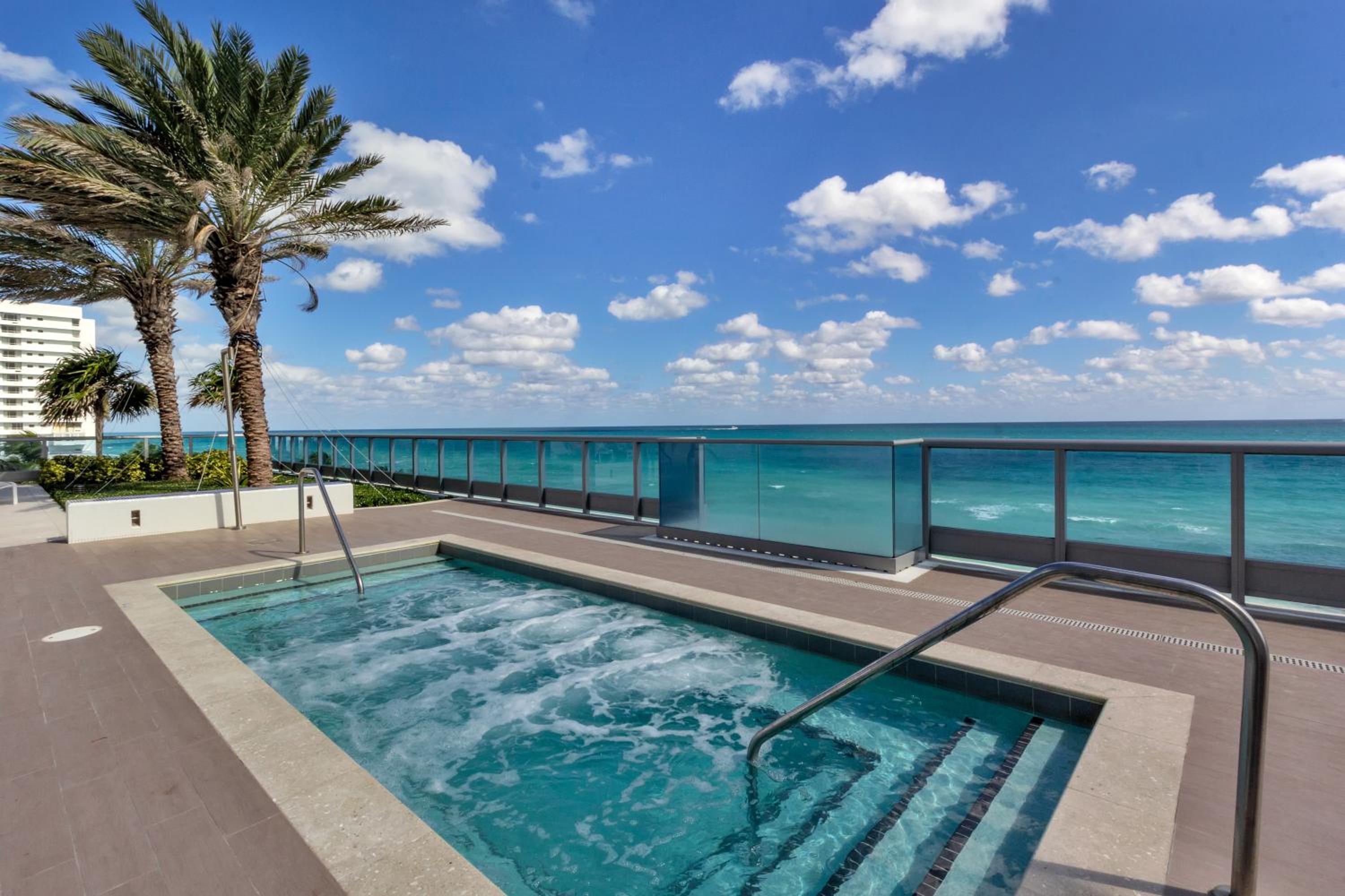 Dharma Home Suites Miami Beach at Monte Carlo