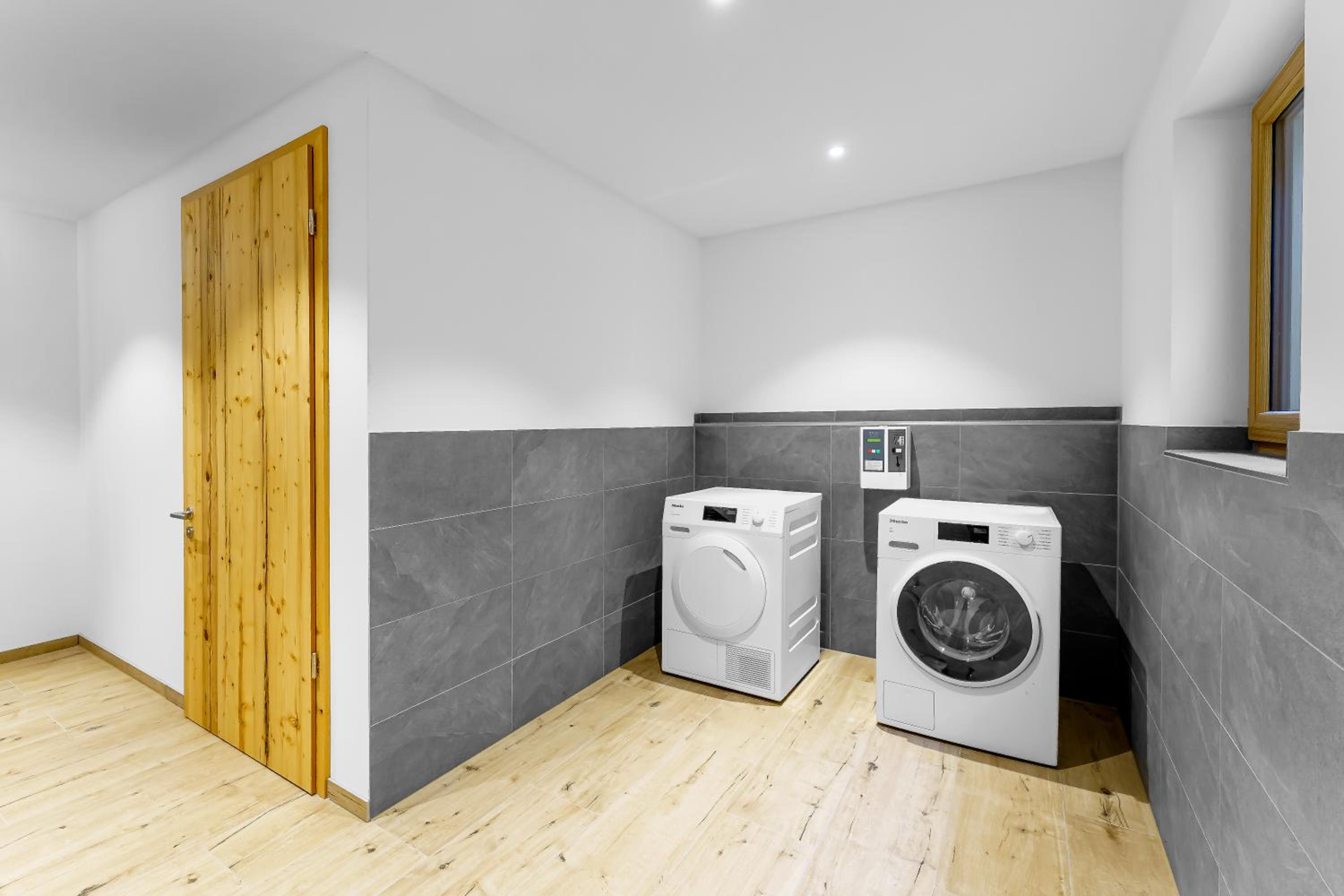 SCHWARZENBACH - Apartments & Rooftop Pool