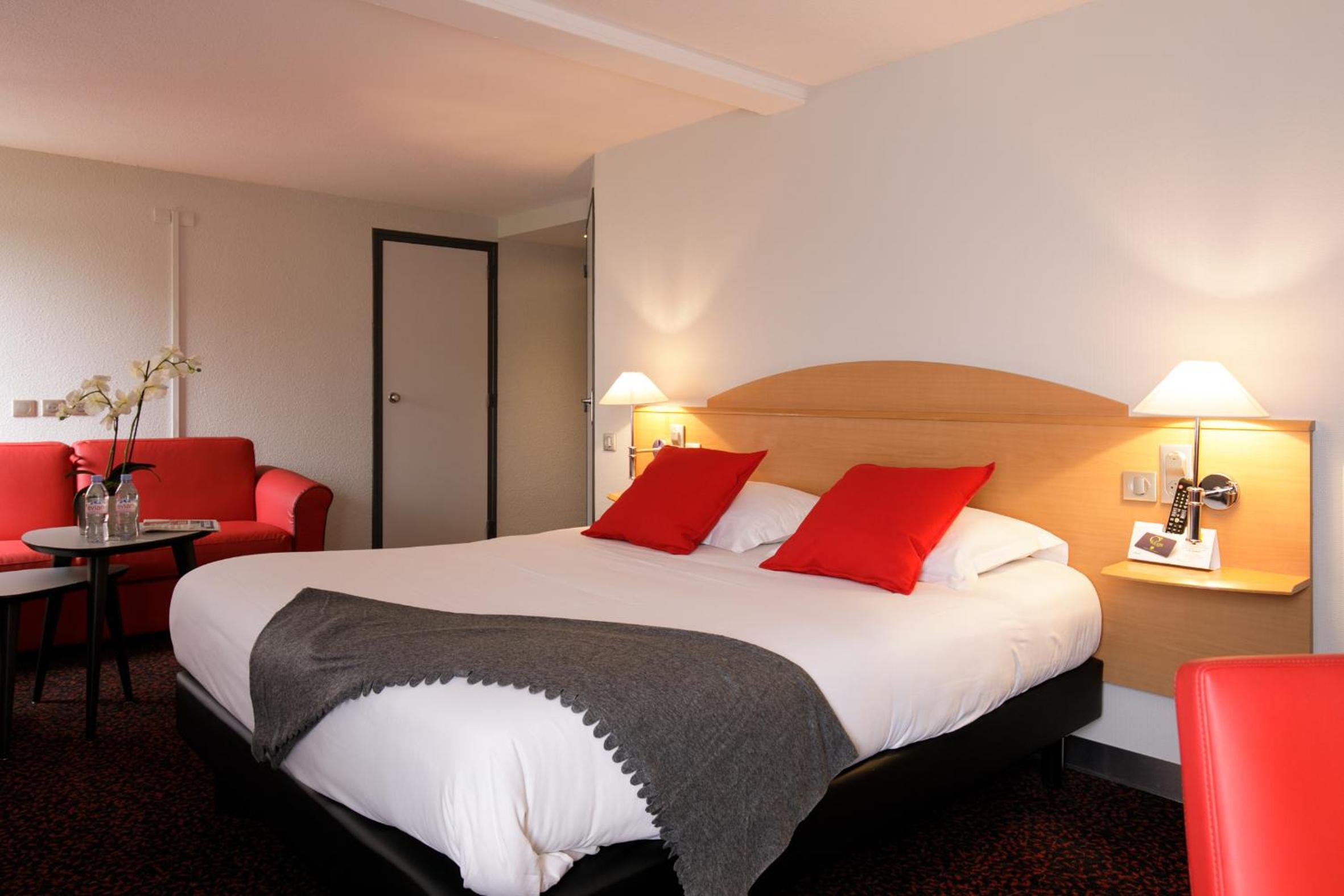 Chartres Vacations - Logis Hotel L'Oree de Chartres - Barjouville - Property Image 1