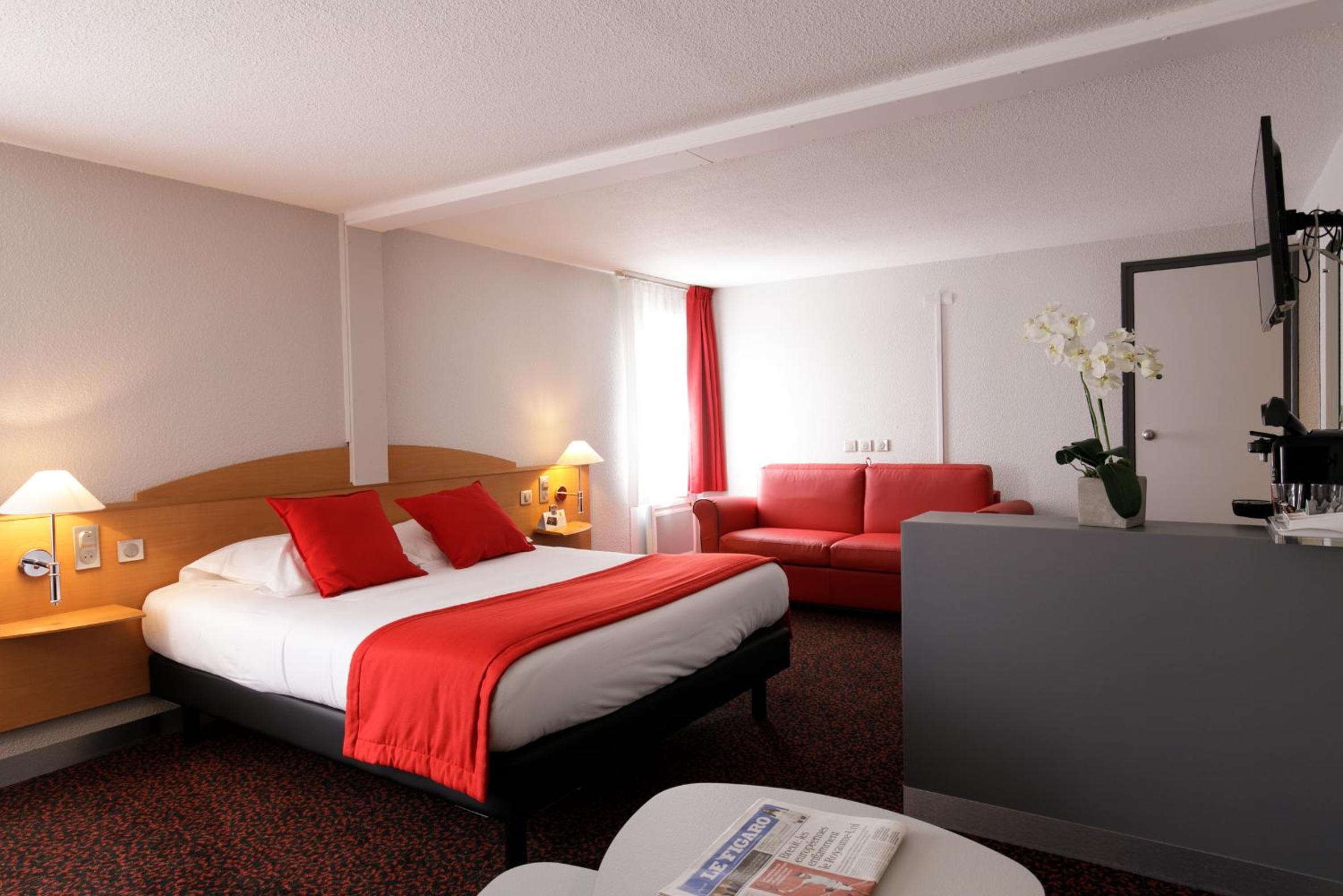 Chartres Vacations - Logis Hotel L'Oree de Chartres - Barjouville - Property Image 4