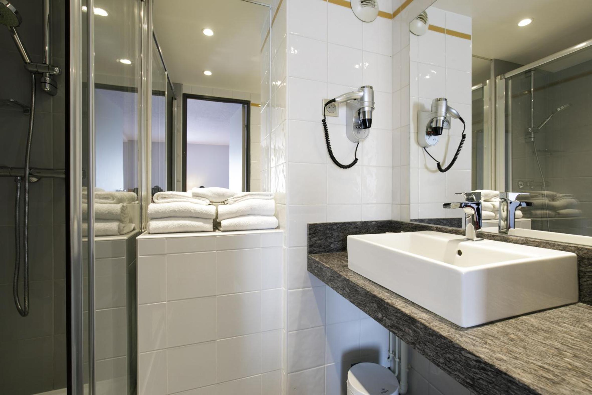 Chartres Vacations - Logis Hotel L'Oree de Chartres - Barjouville - Property Image 3