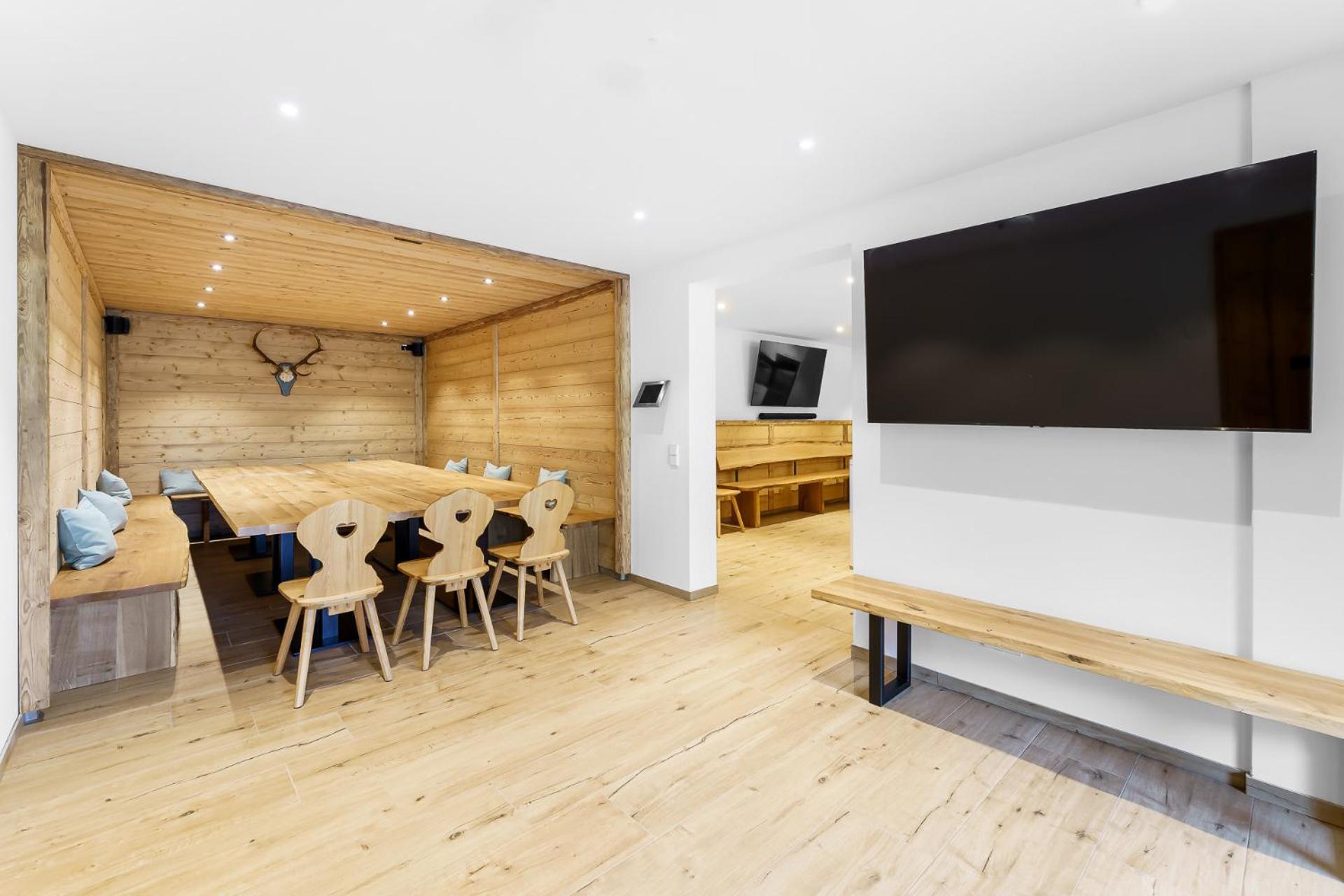 SCHWARZENBACH - Apartments & Rooftop Pool