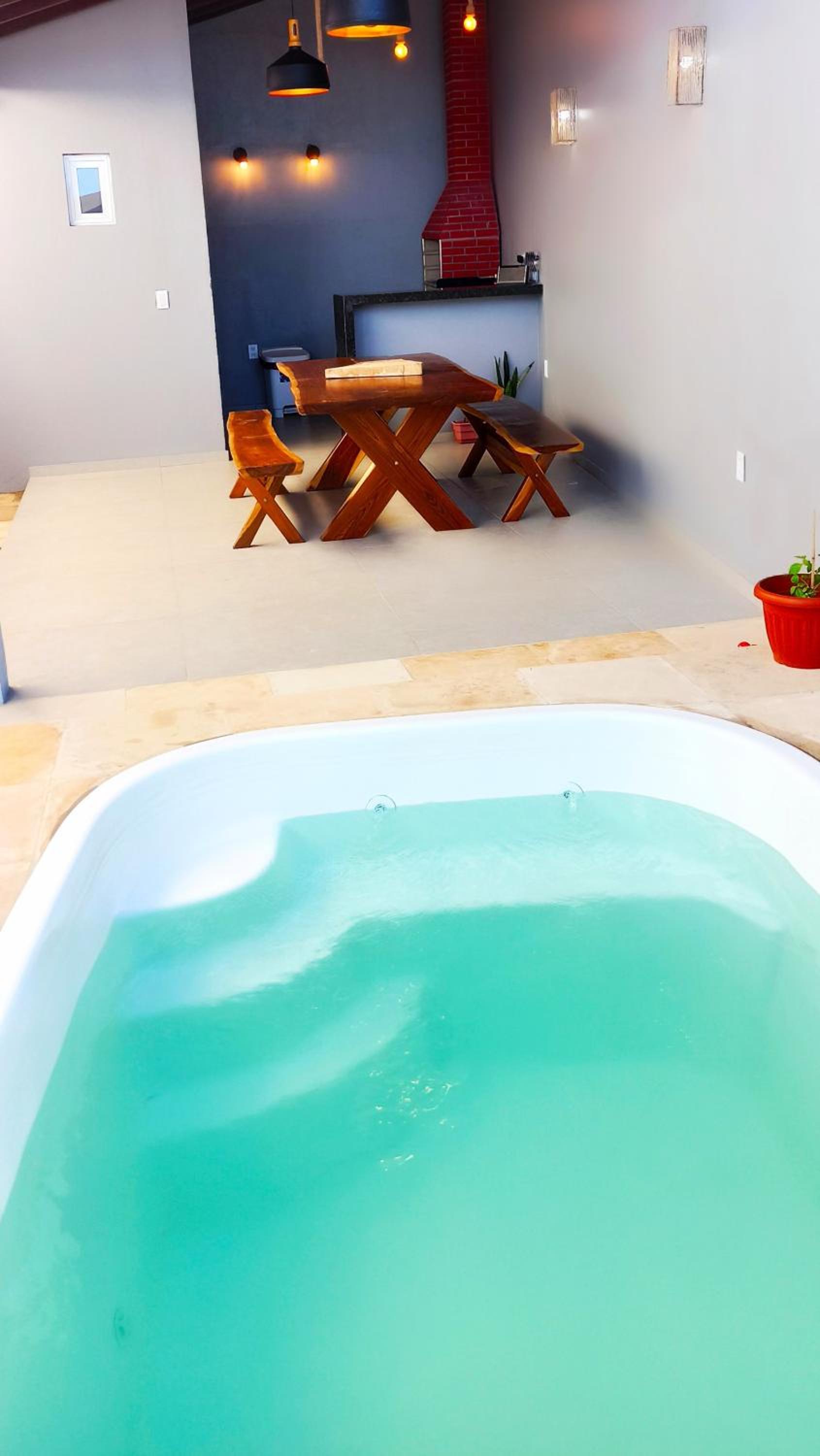 Casa duplex beira mar reformada com piscina no Peito Moça