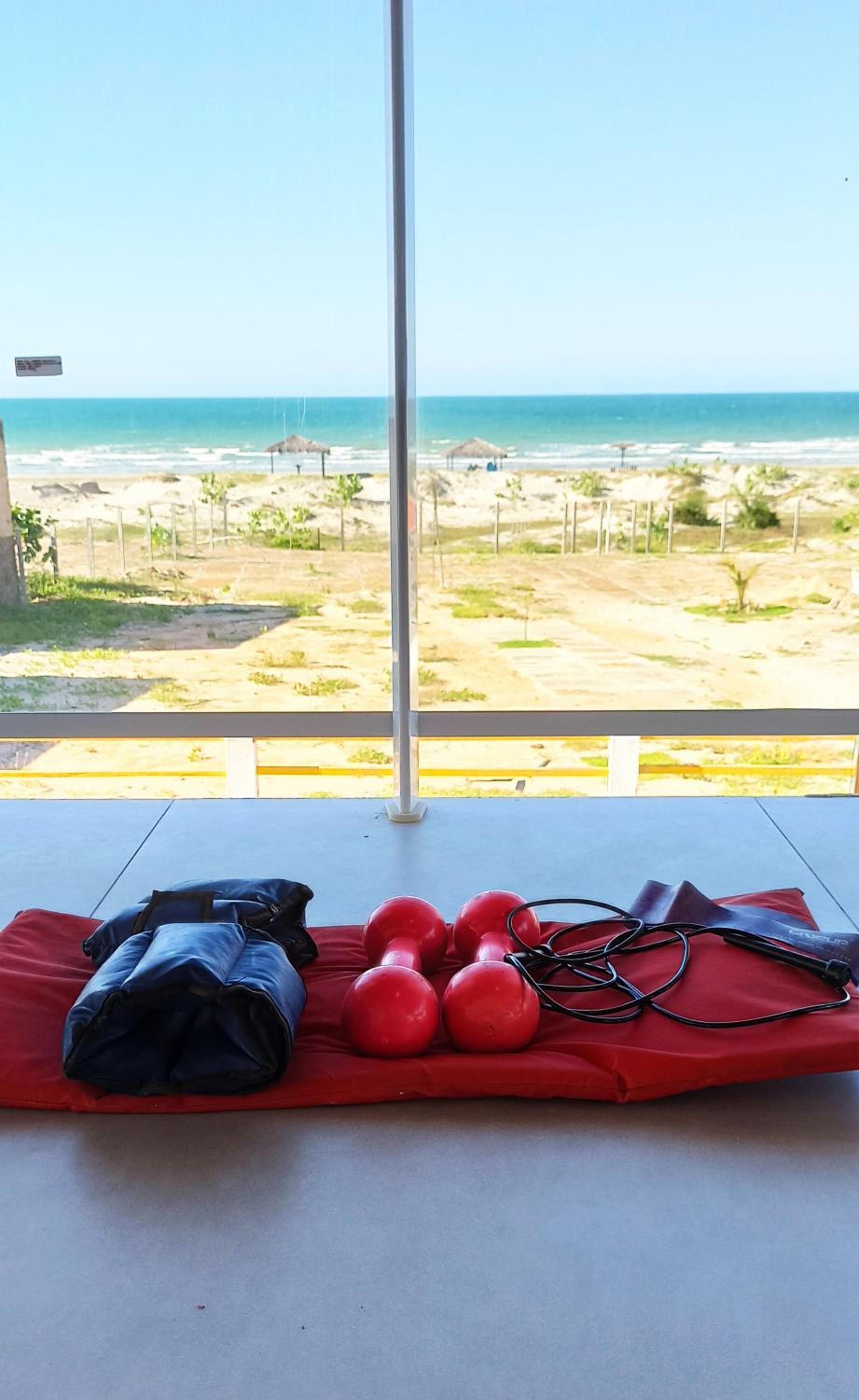 Casa duplex beira mar reformada com piscina no Peito Moça