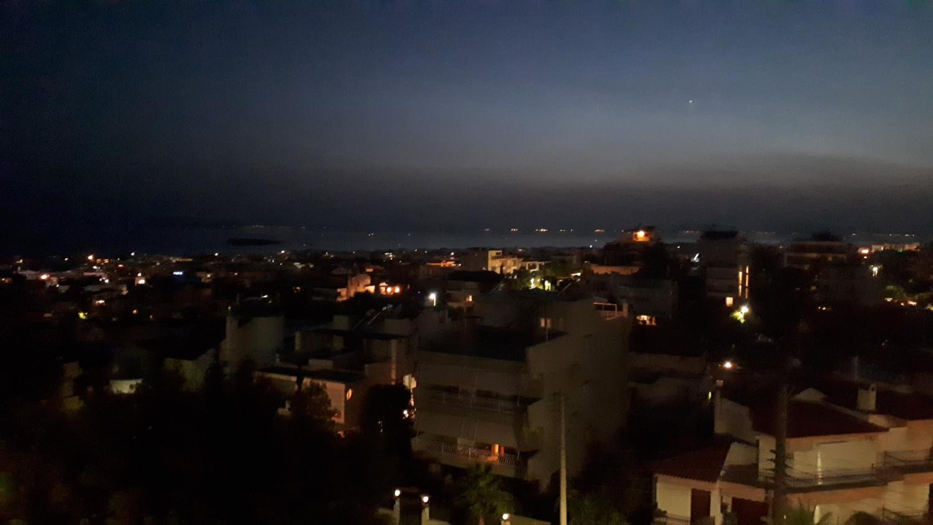 Sea view,big and comfortable appartment in Voula