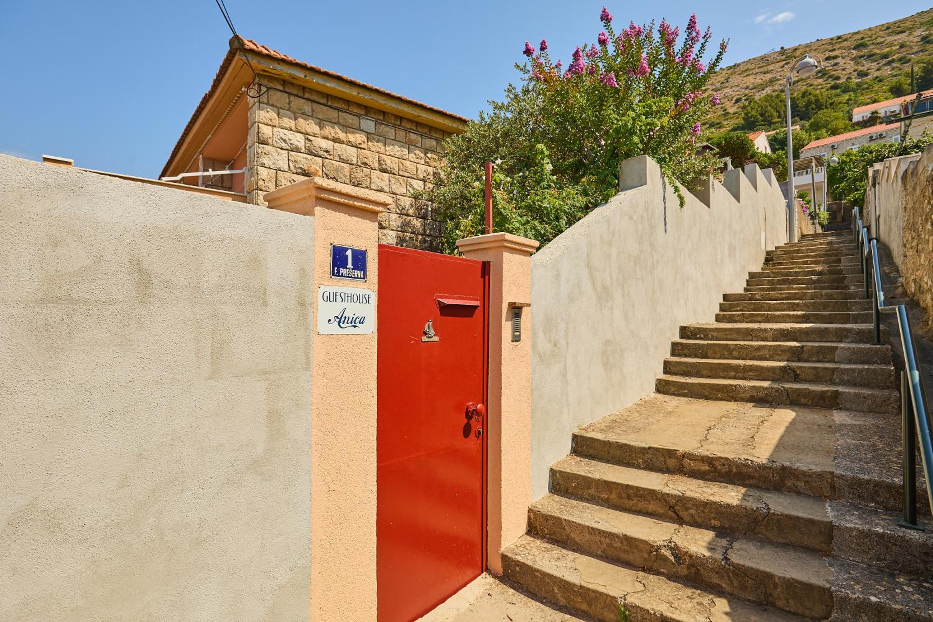 Hotel Guest House Anica - Image 1