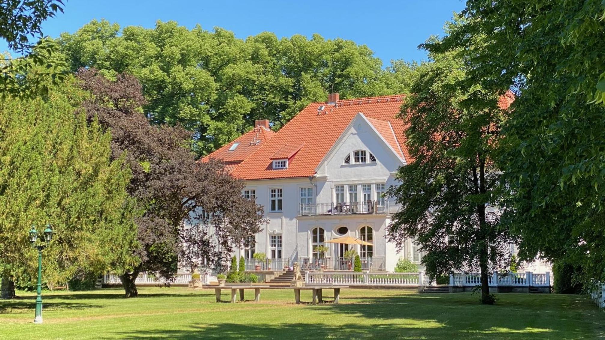 Schloss Badow