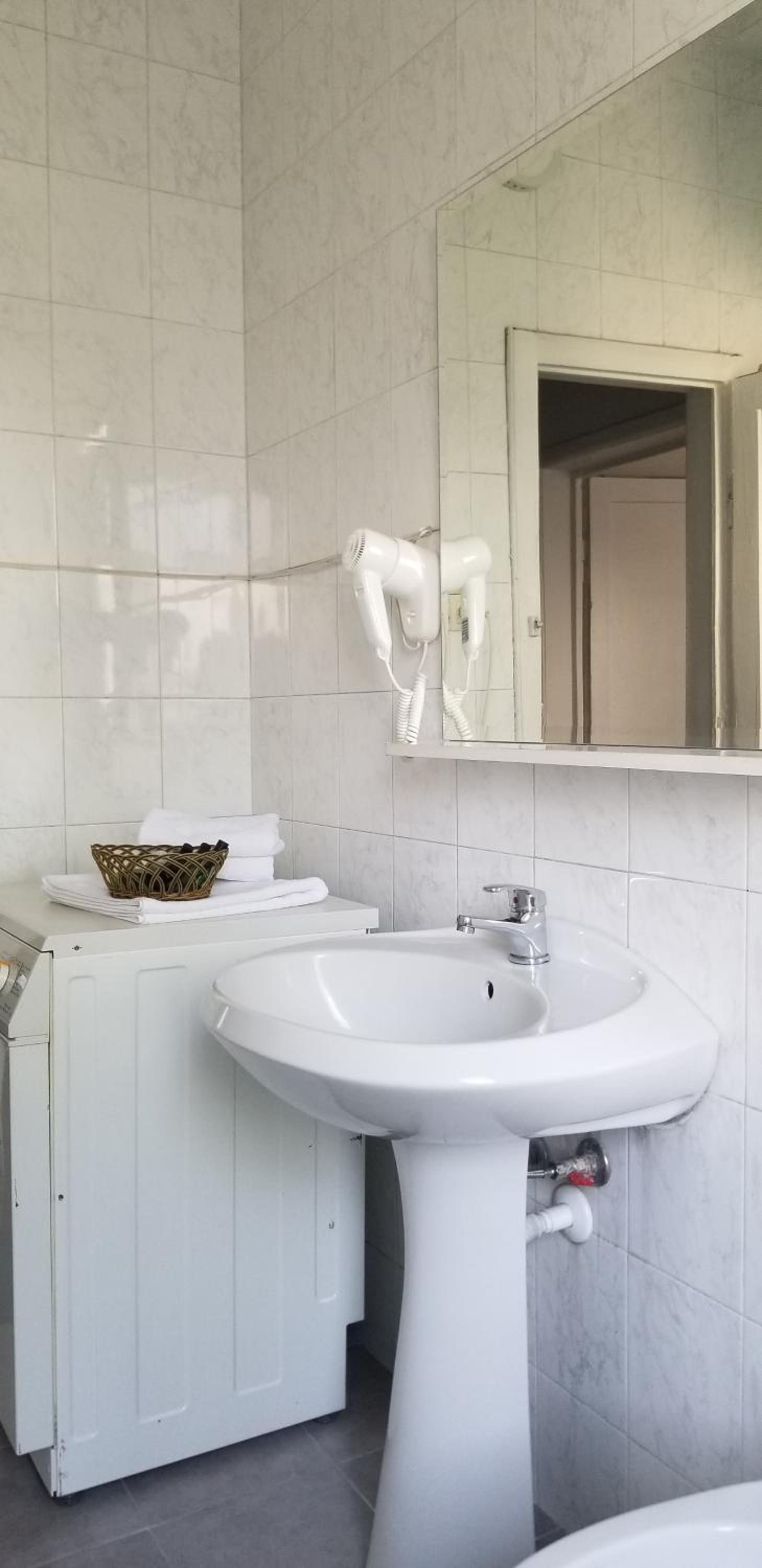 Spacious and Cozy Apartment - Ajia Apartment