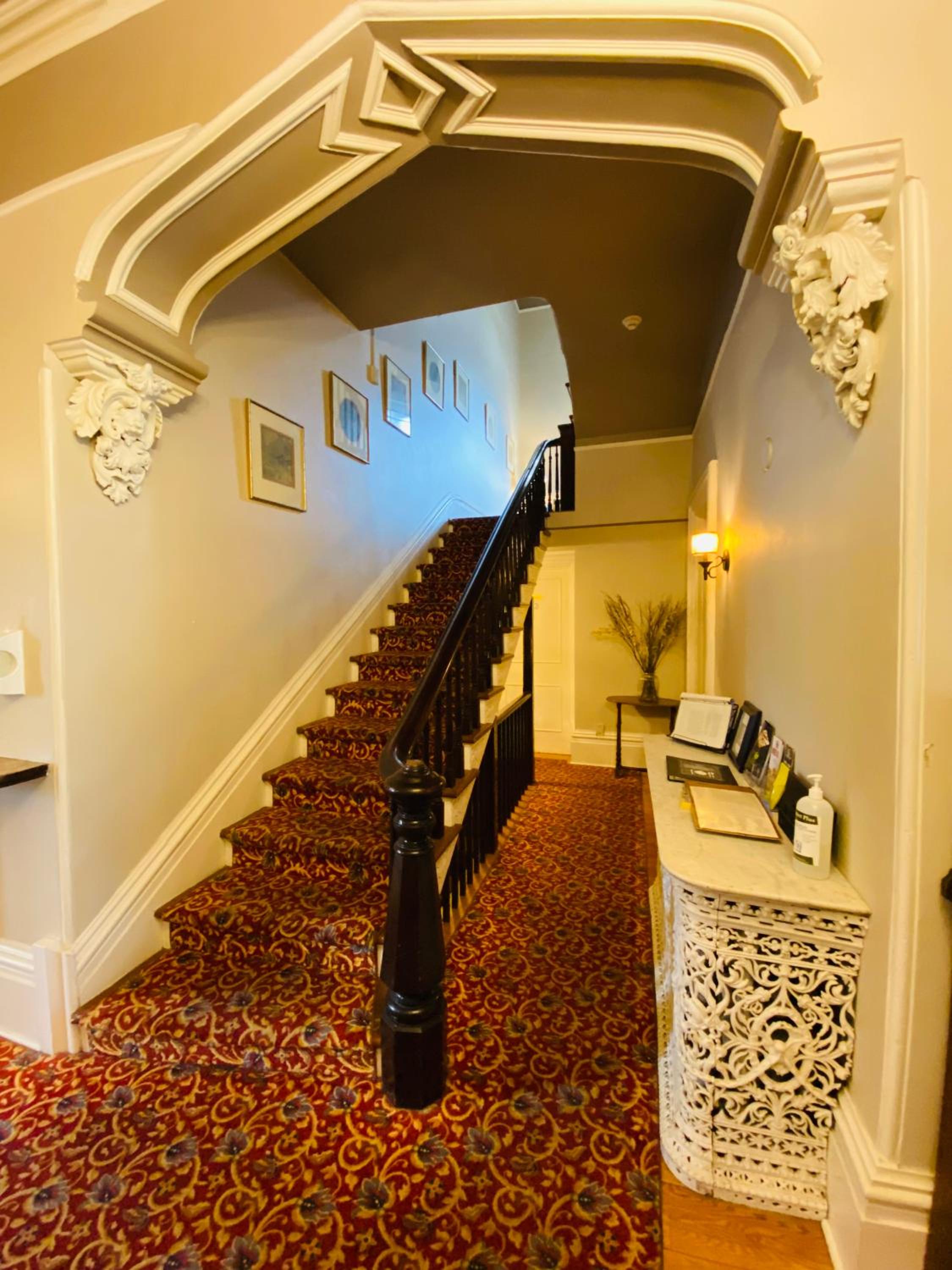 Hochelaga Inn