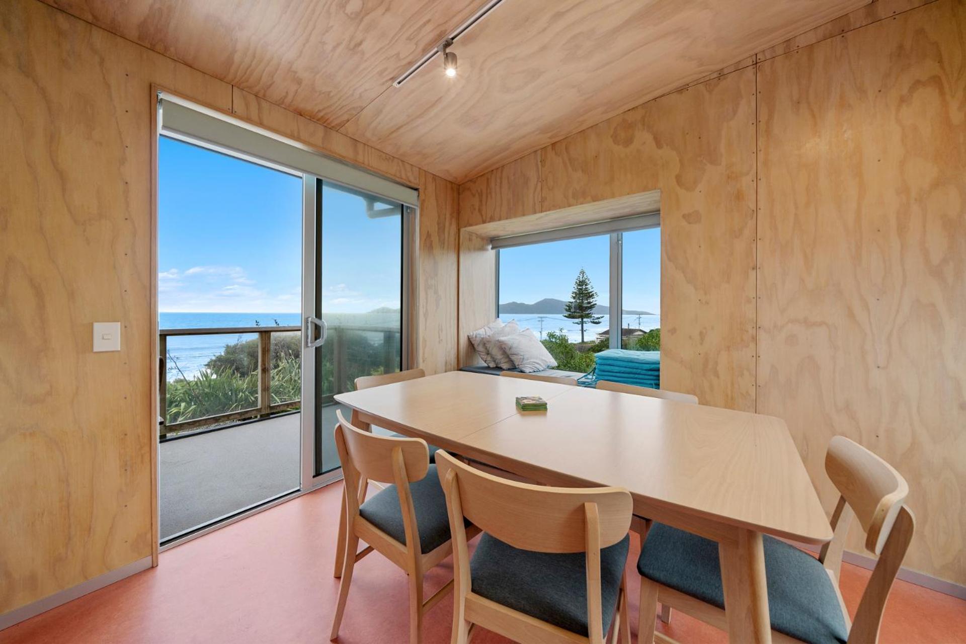 Rippling Waves Lookout - Raumati South Home view 4