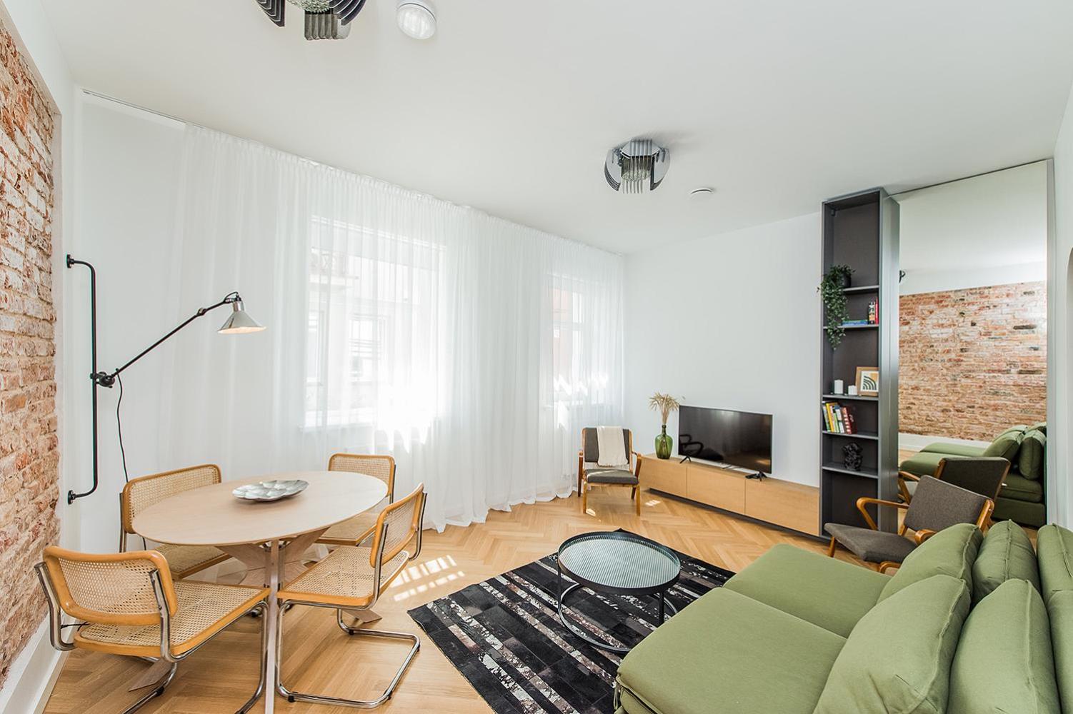 Kaunas Town Hall apartment 5A by URBAN RENT view 2