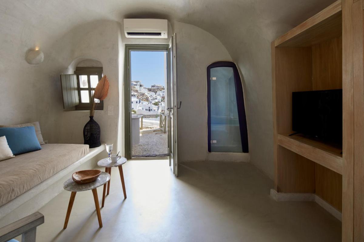 Rhenia's Suites photo 3