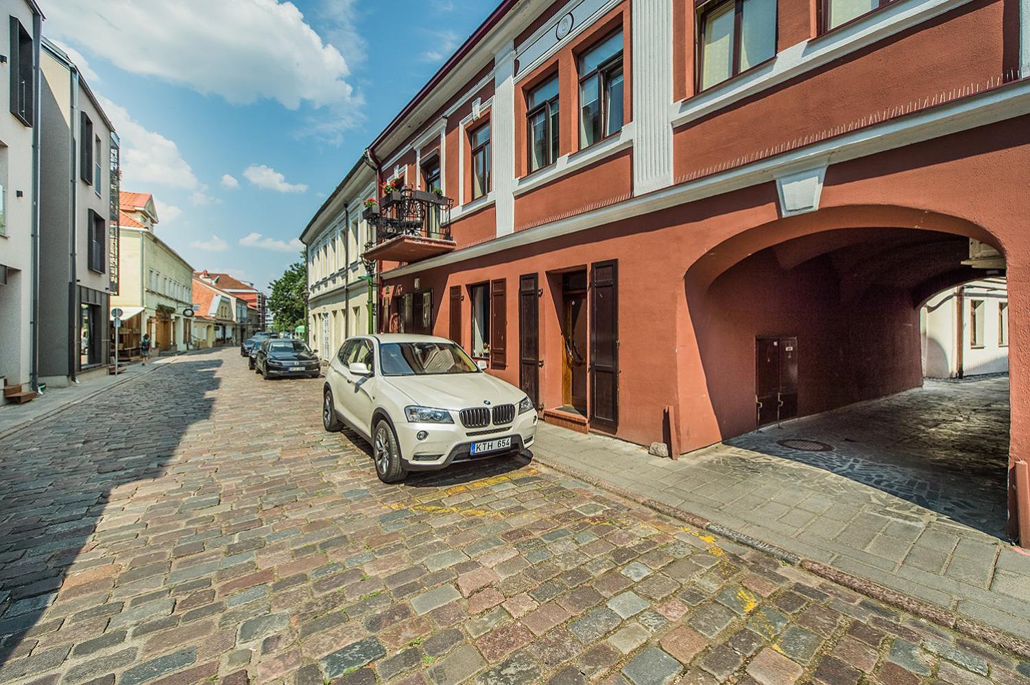 Kaunas Town Hall Apartment 5 by URBAN RENT