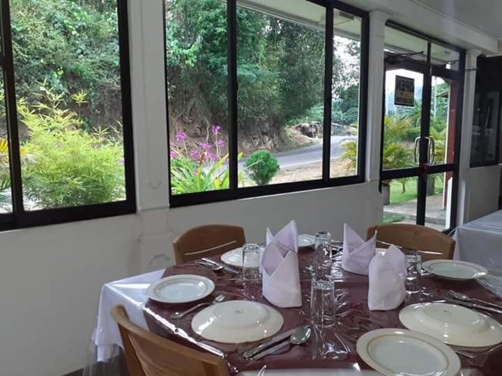 Anura Guest Inn