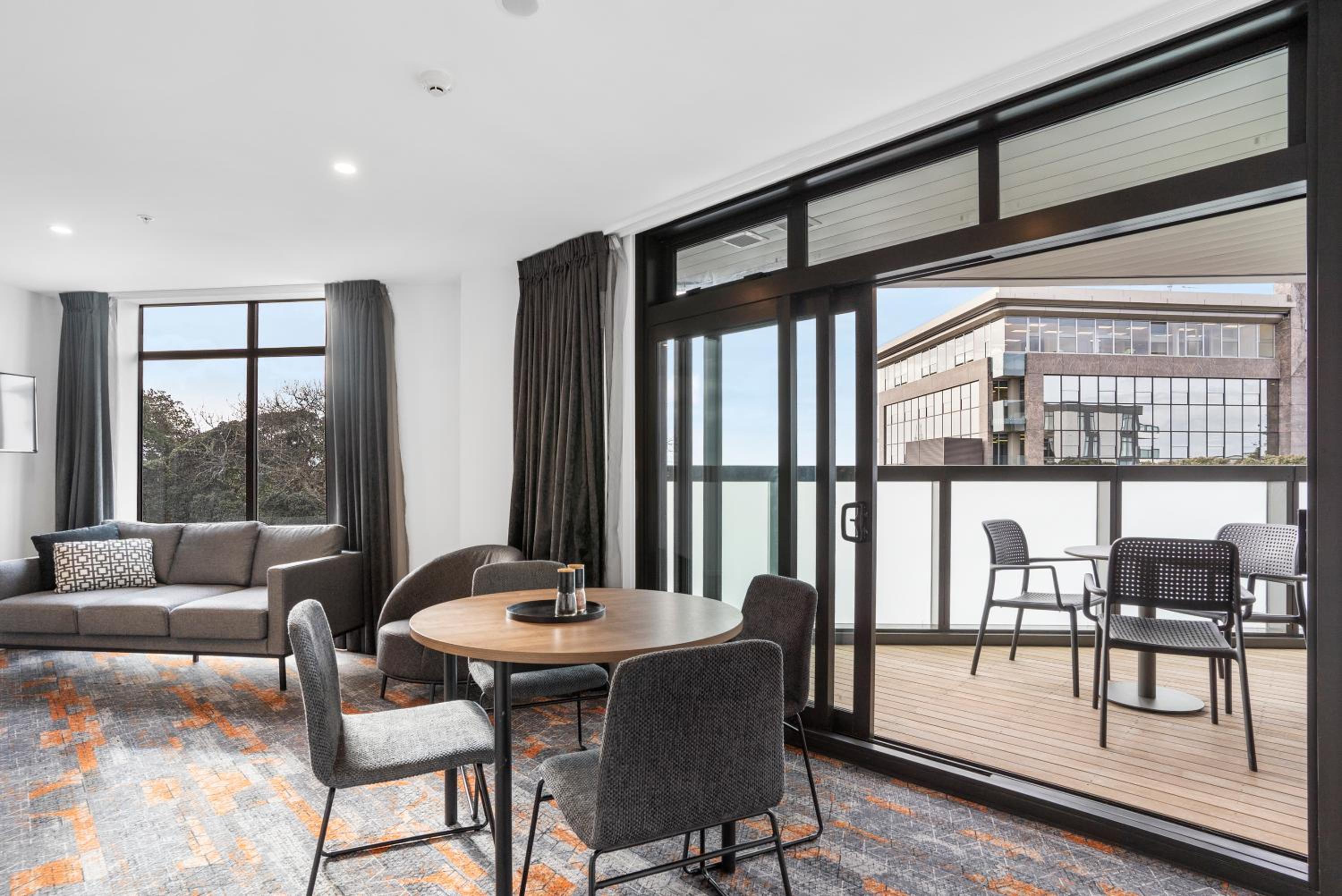 Ramada by Wyndham Newmarket Auckland photo 5