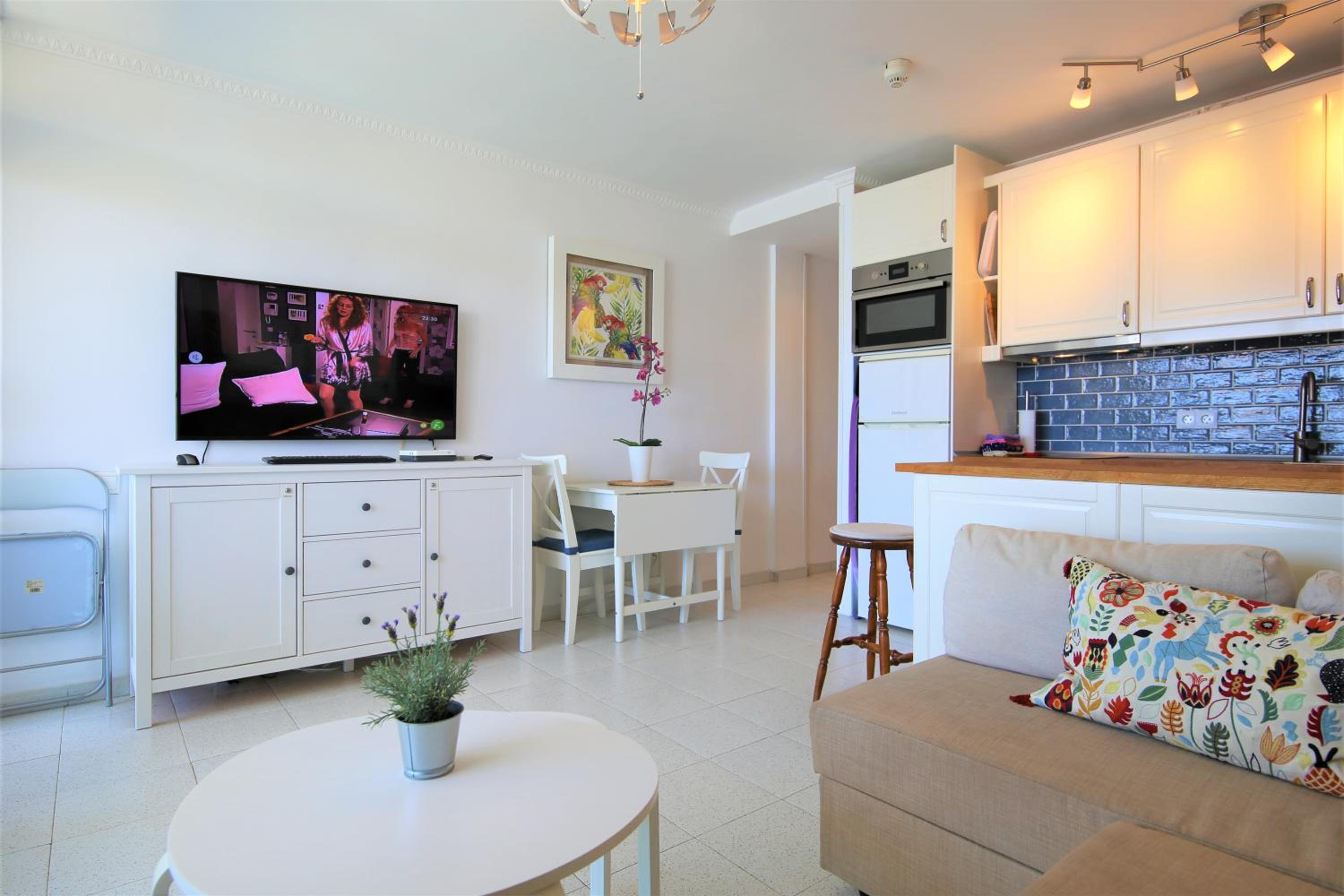 Central Apartment overlooking Yumbo centre with heated pool view 5