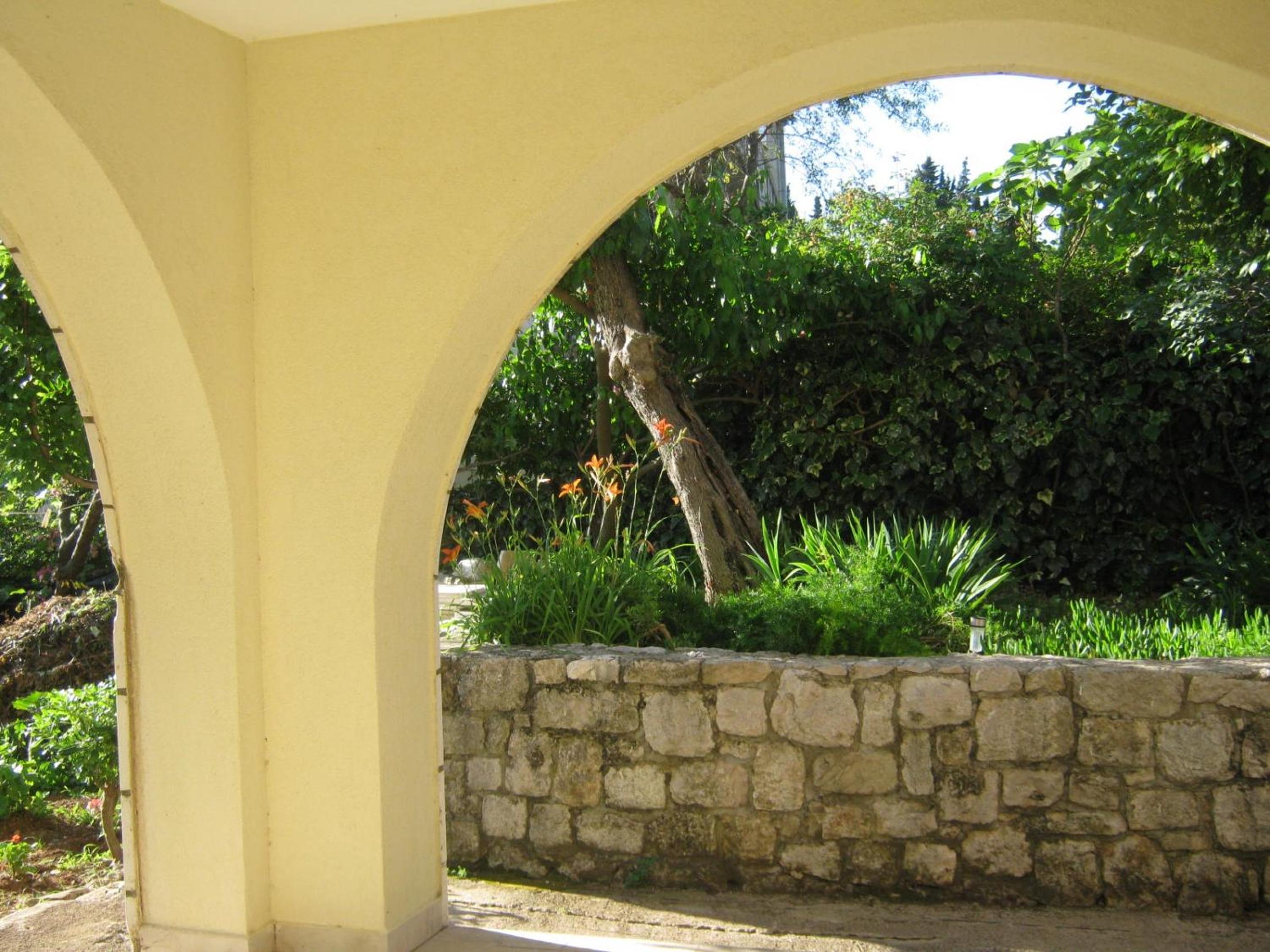 Apartments and Rooms Artemida