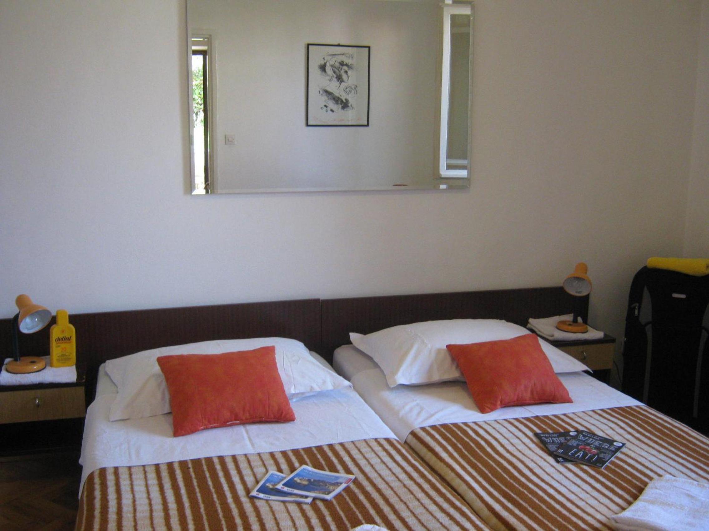 Apartments and Rooms Artemida