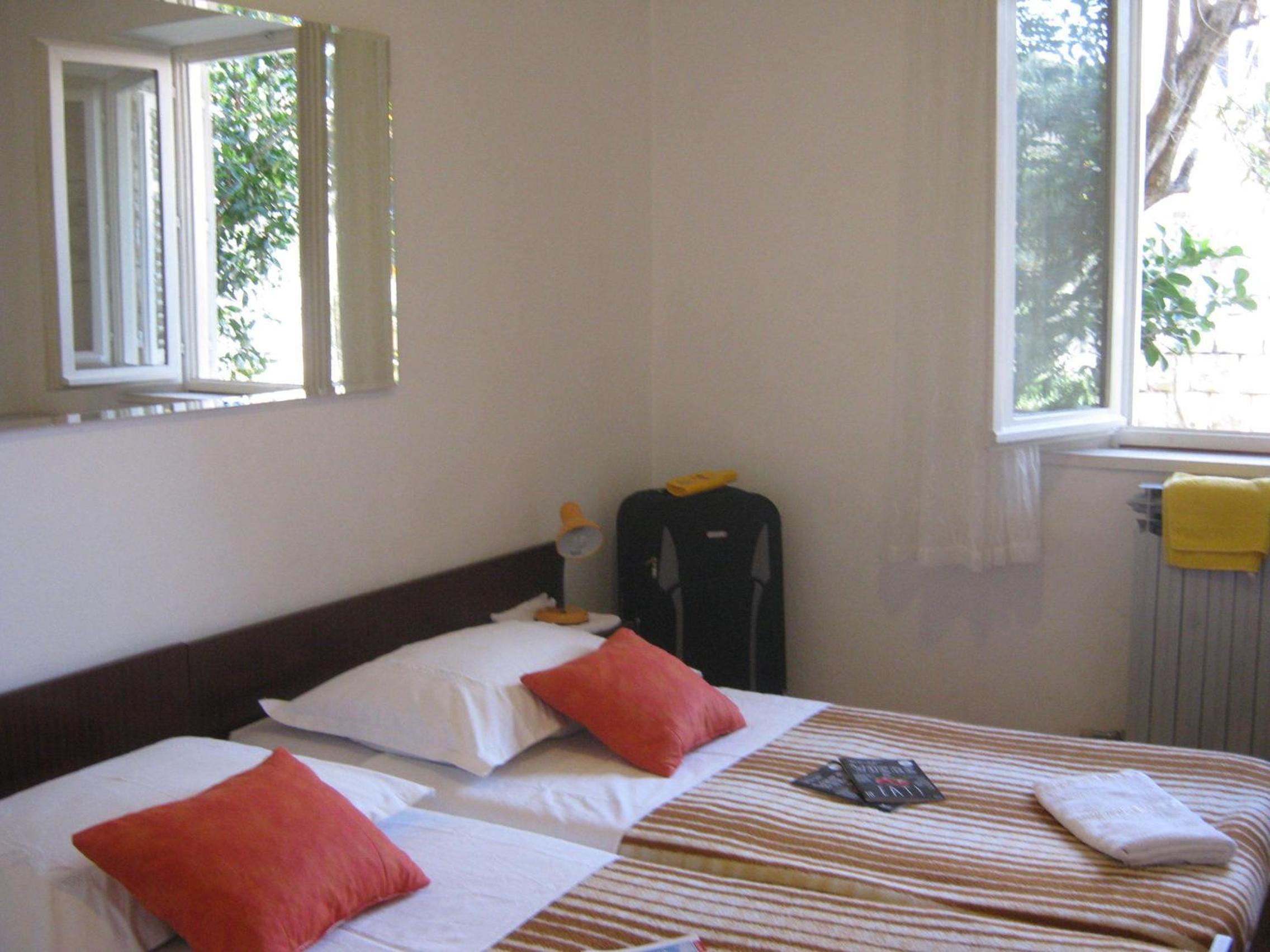 Apartments and Rooms Artemida