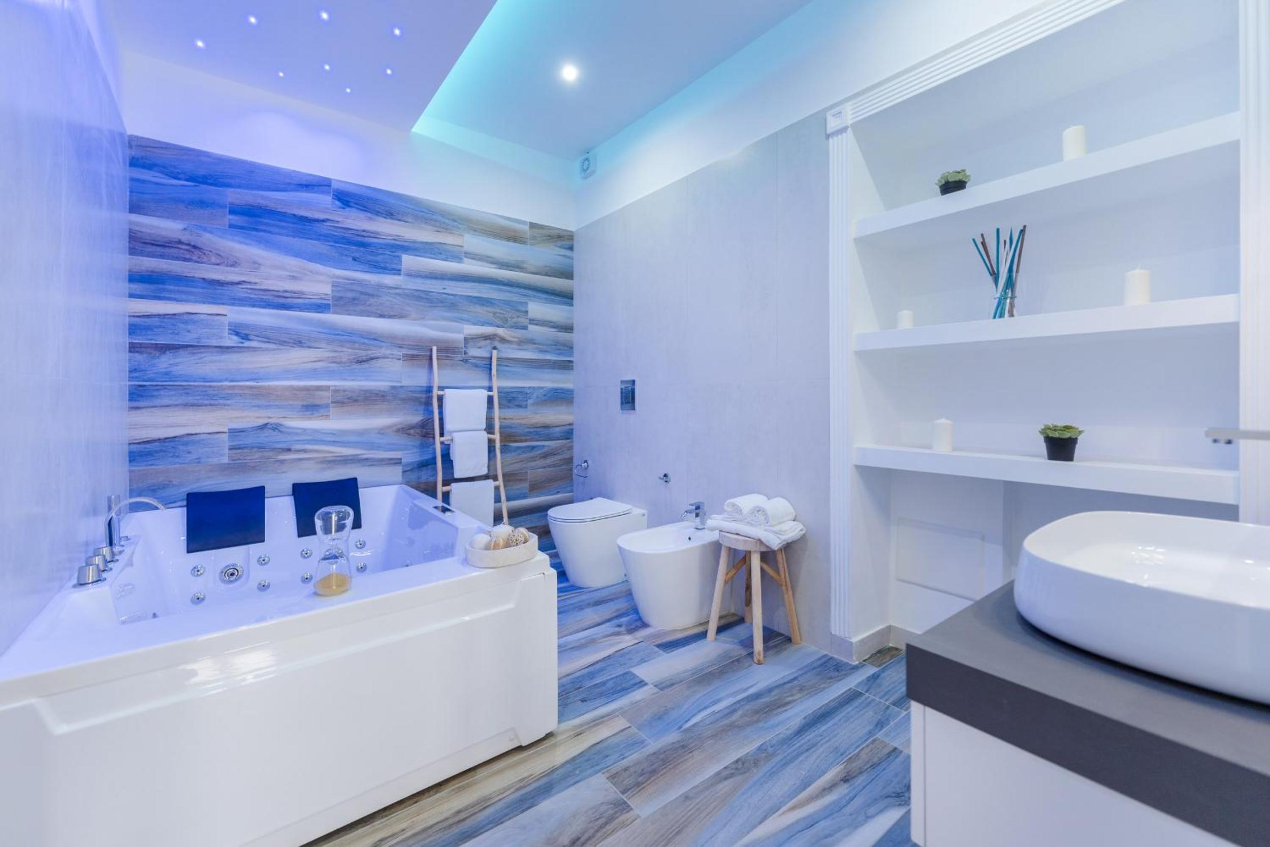 Il Poeta en Procida — bathroom