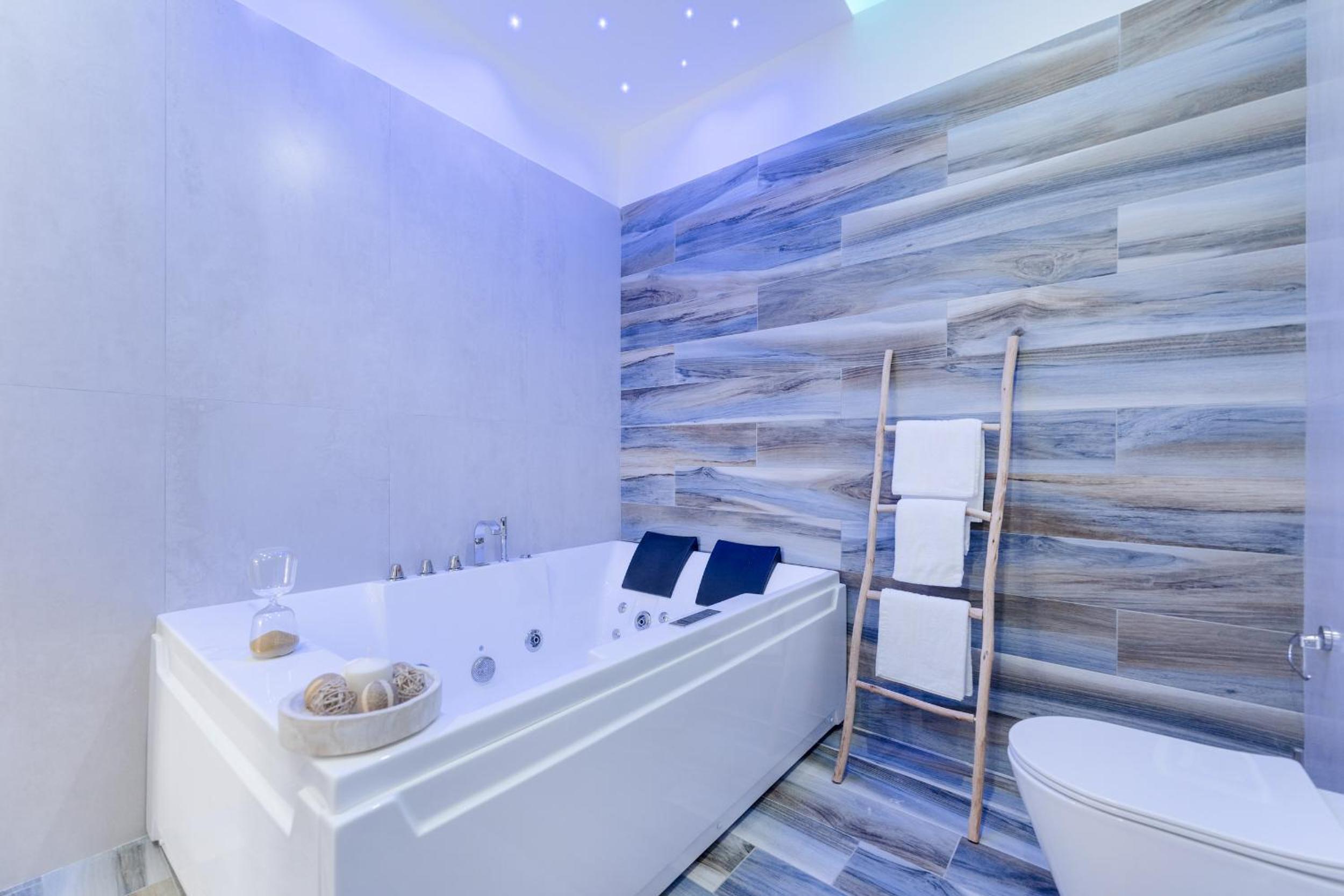 Il Poeta en Procida — bathroom