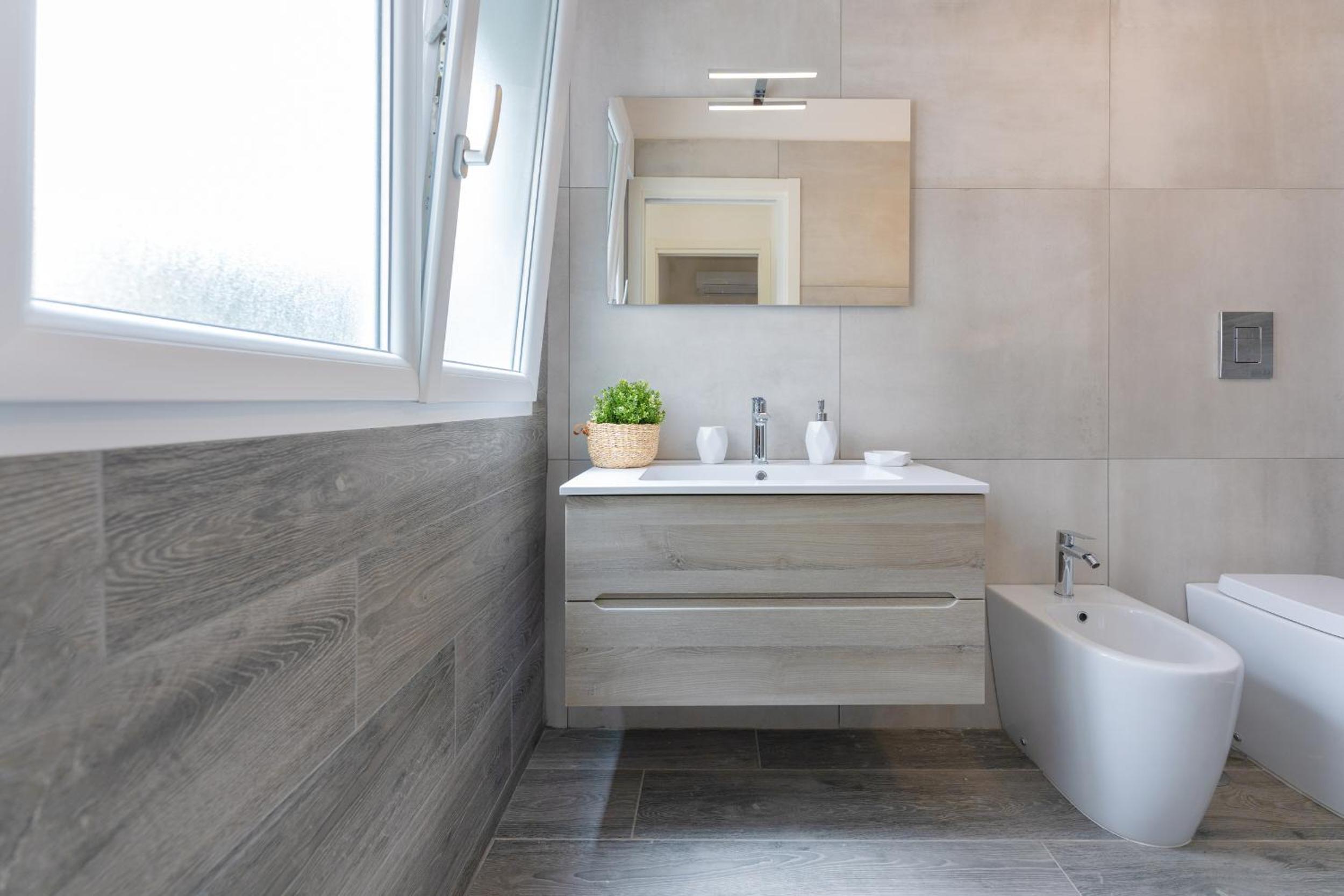 Il Poeta en Procida — bathroom