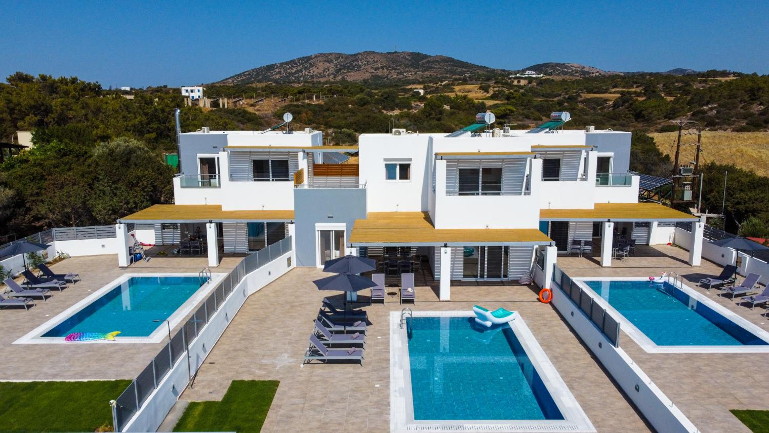 Hotel South Beach Villas - Image 1