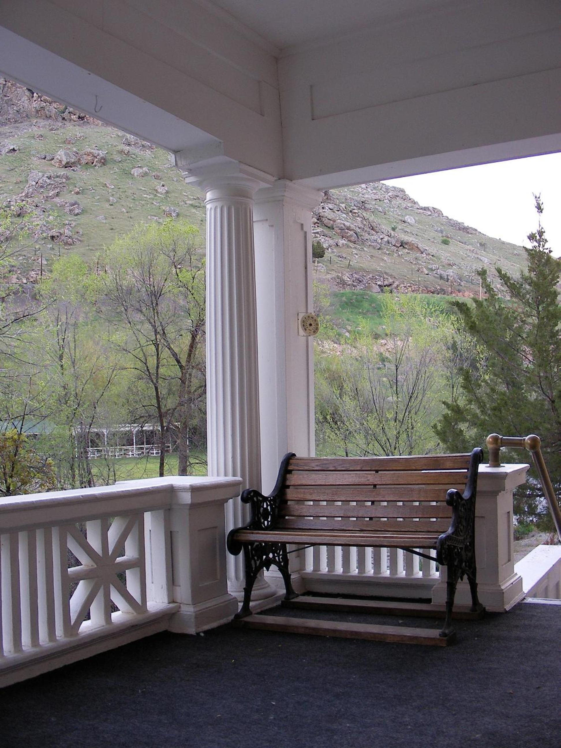 Riverside Hot Springs Inn & Spa - Adults Only