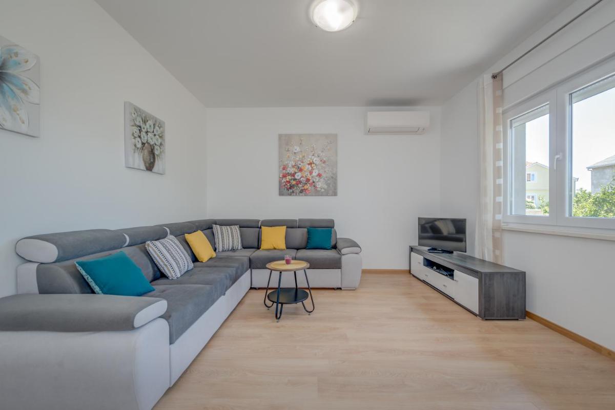 Vacation home Zdravka photo 2