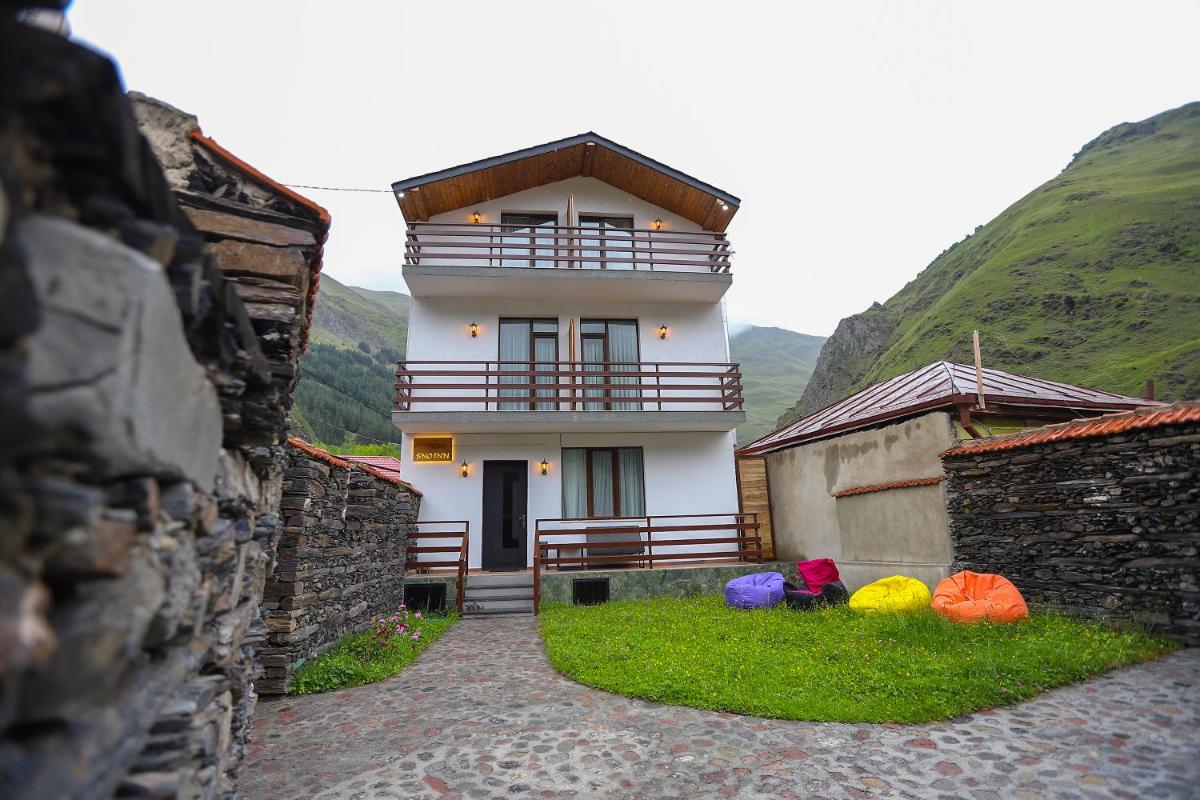 Hotel Sno Inn Kazbegi - Image 1