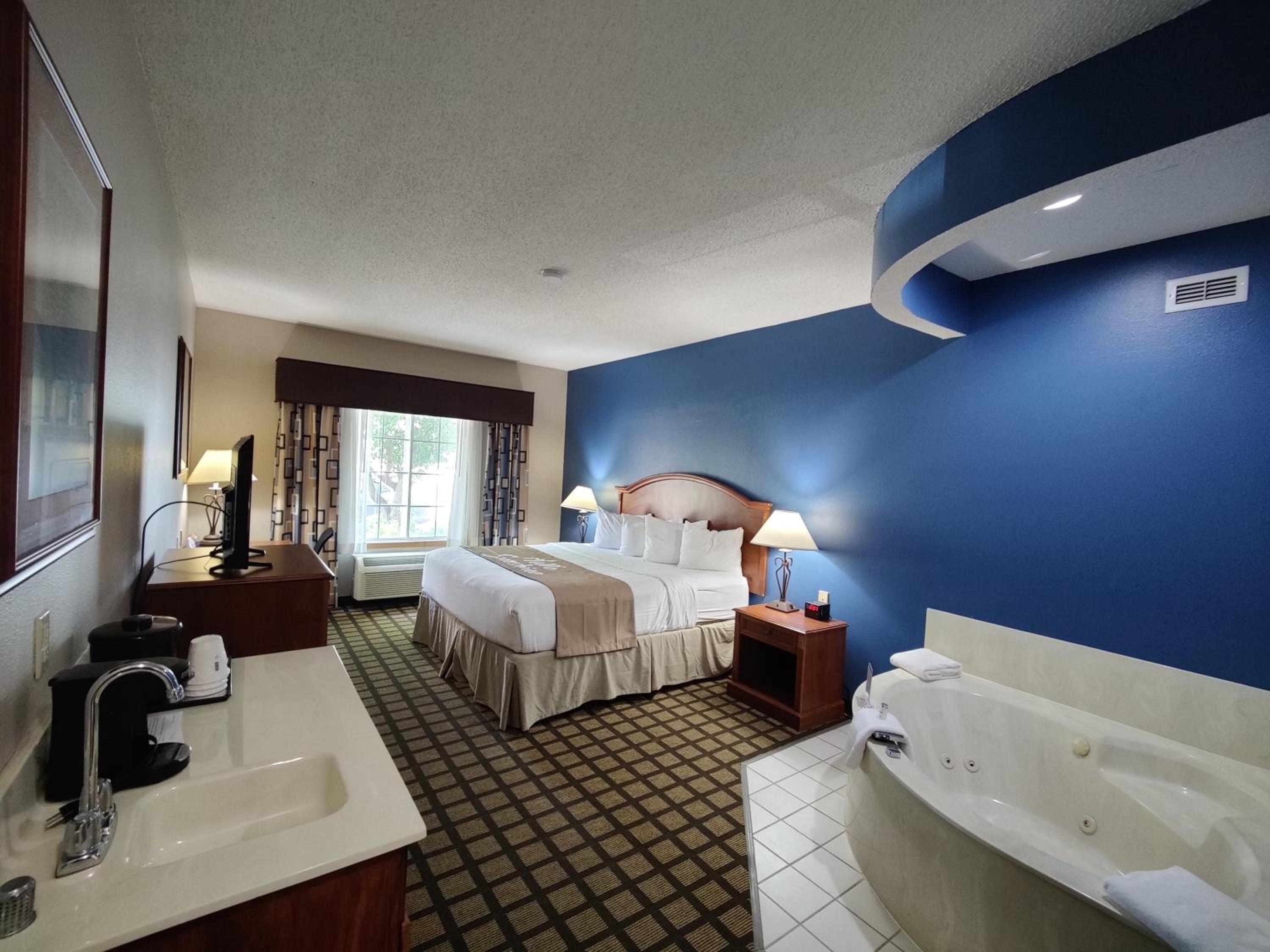 Baymont by Wyndham Albany MN