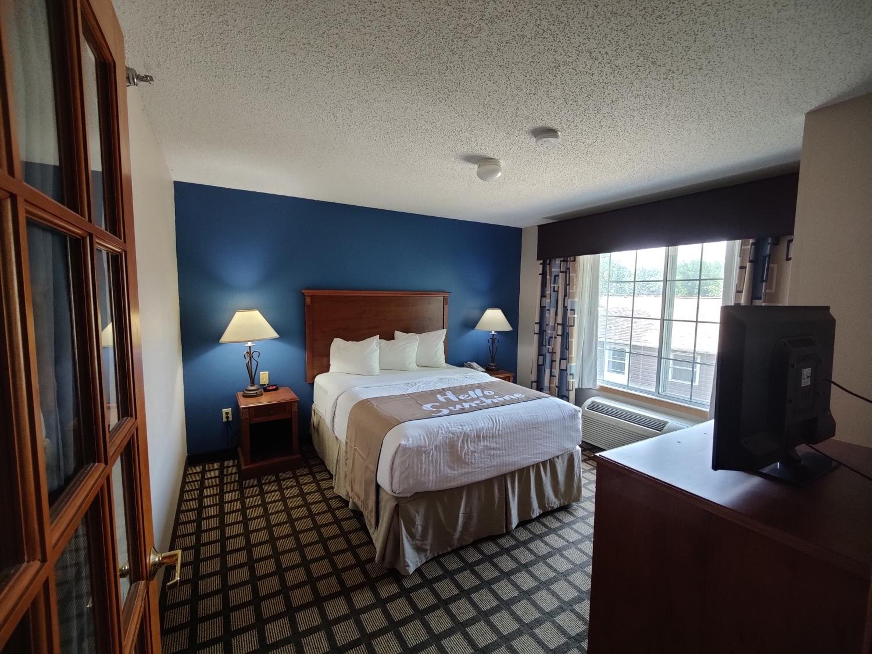 Baymont by Wyndham Albany MN