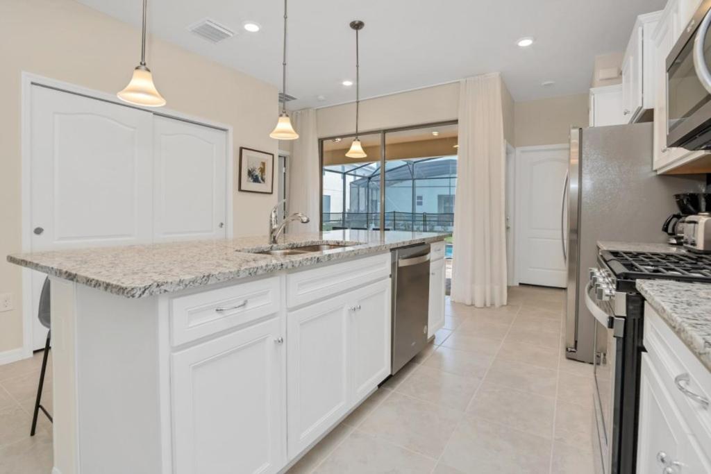 Best Resort Near Disney Private Pool & Spa Home! villa view 2