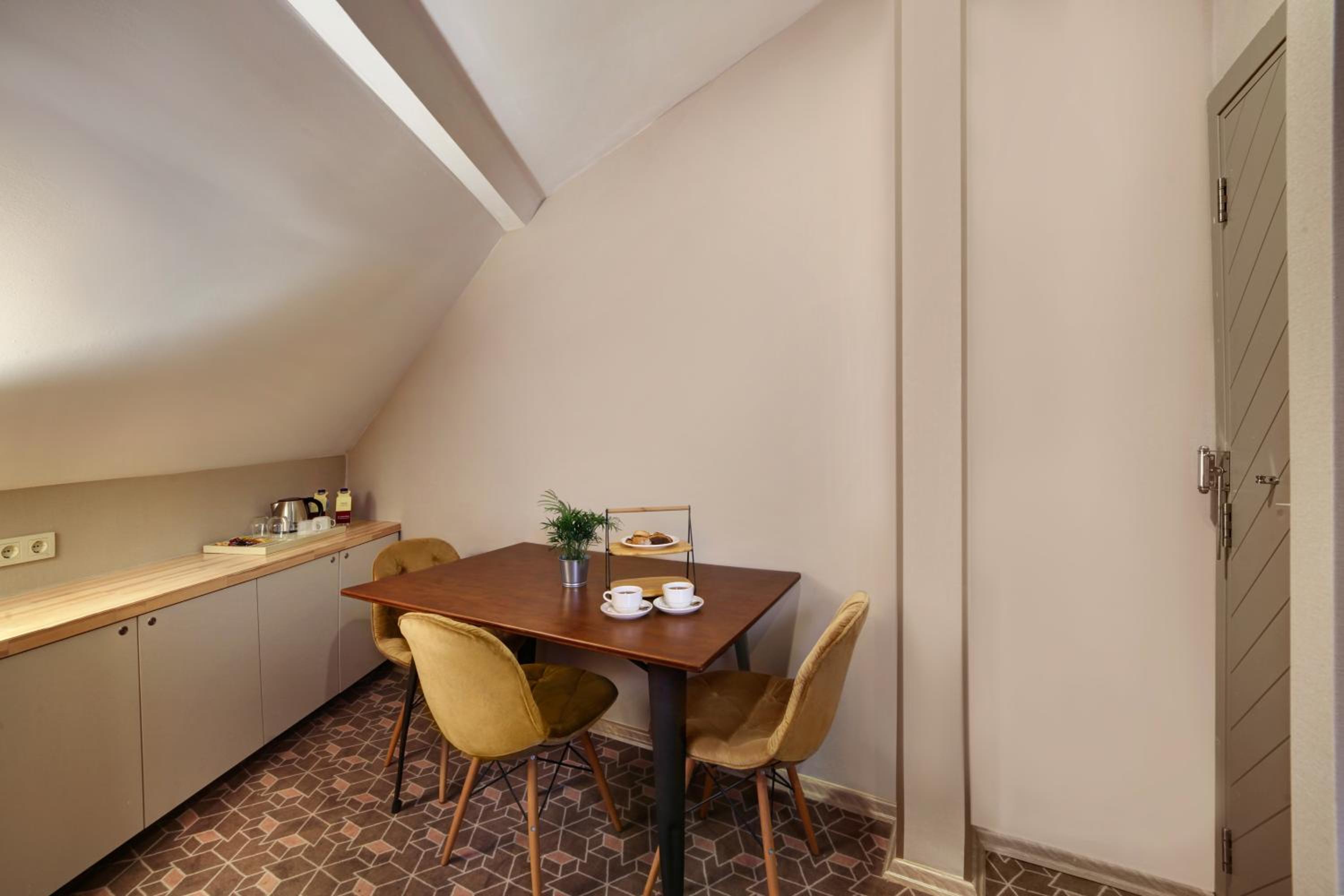 Almina Guest House