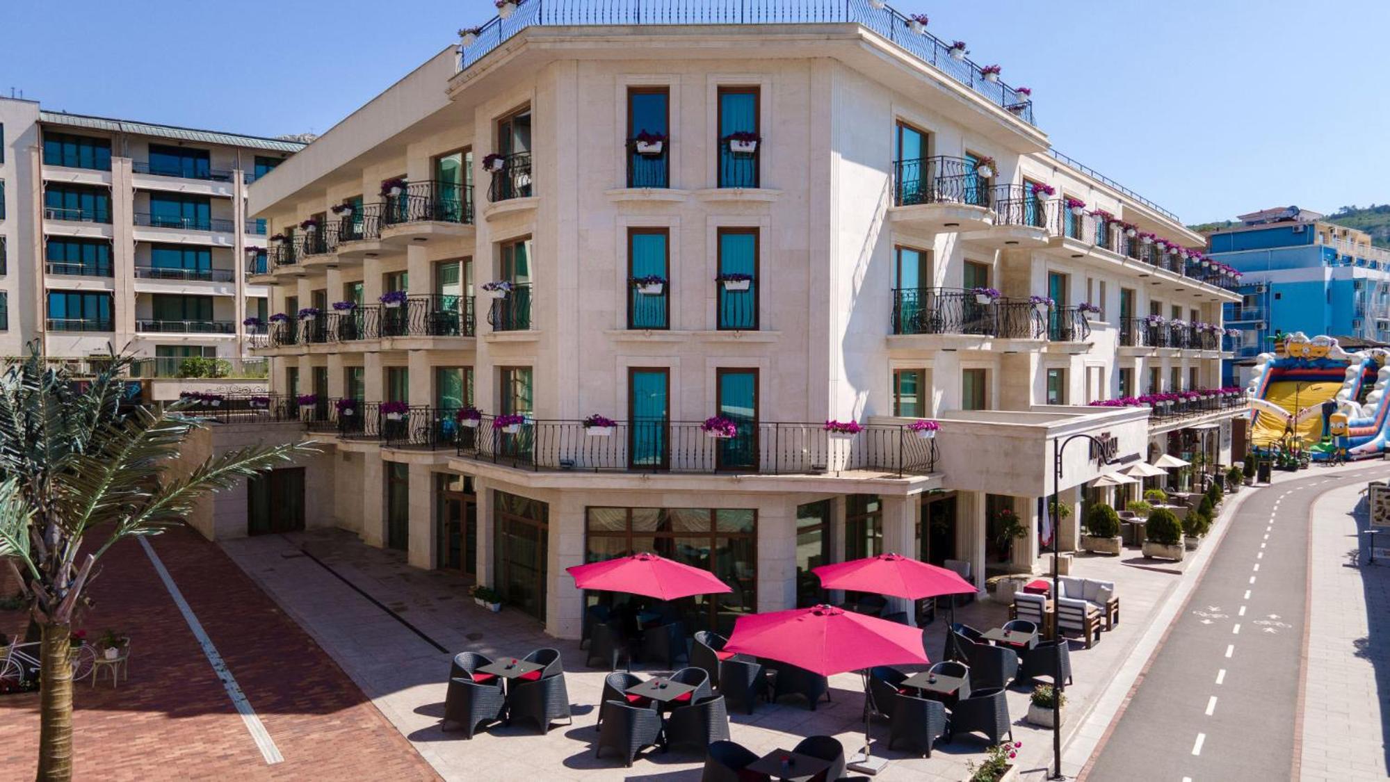 Balchik Vacations - Hotel Mistral - Property Image 1