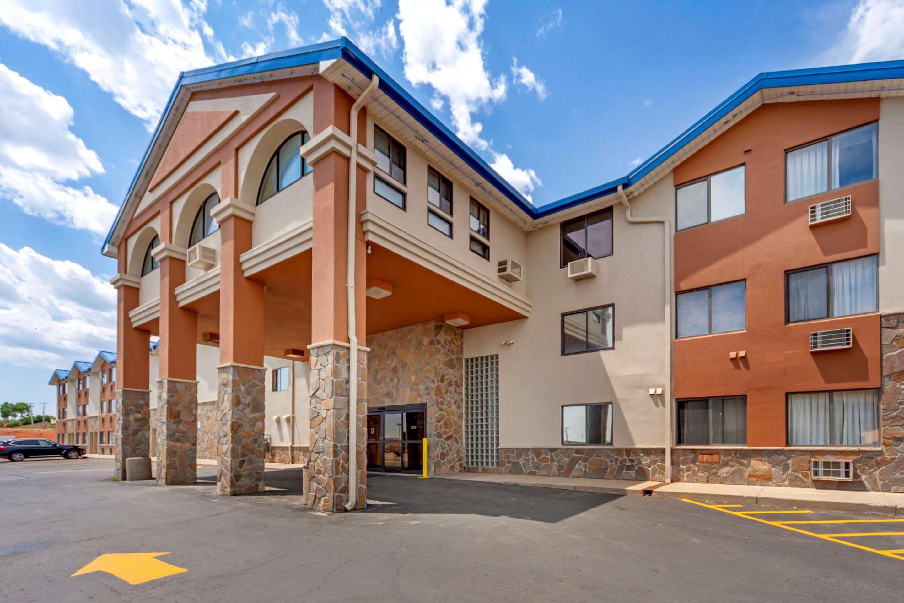 Econo Lodge Black Hills view 2