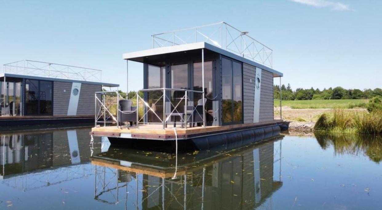 Hotel Couston Lakes Resorts