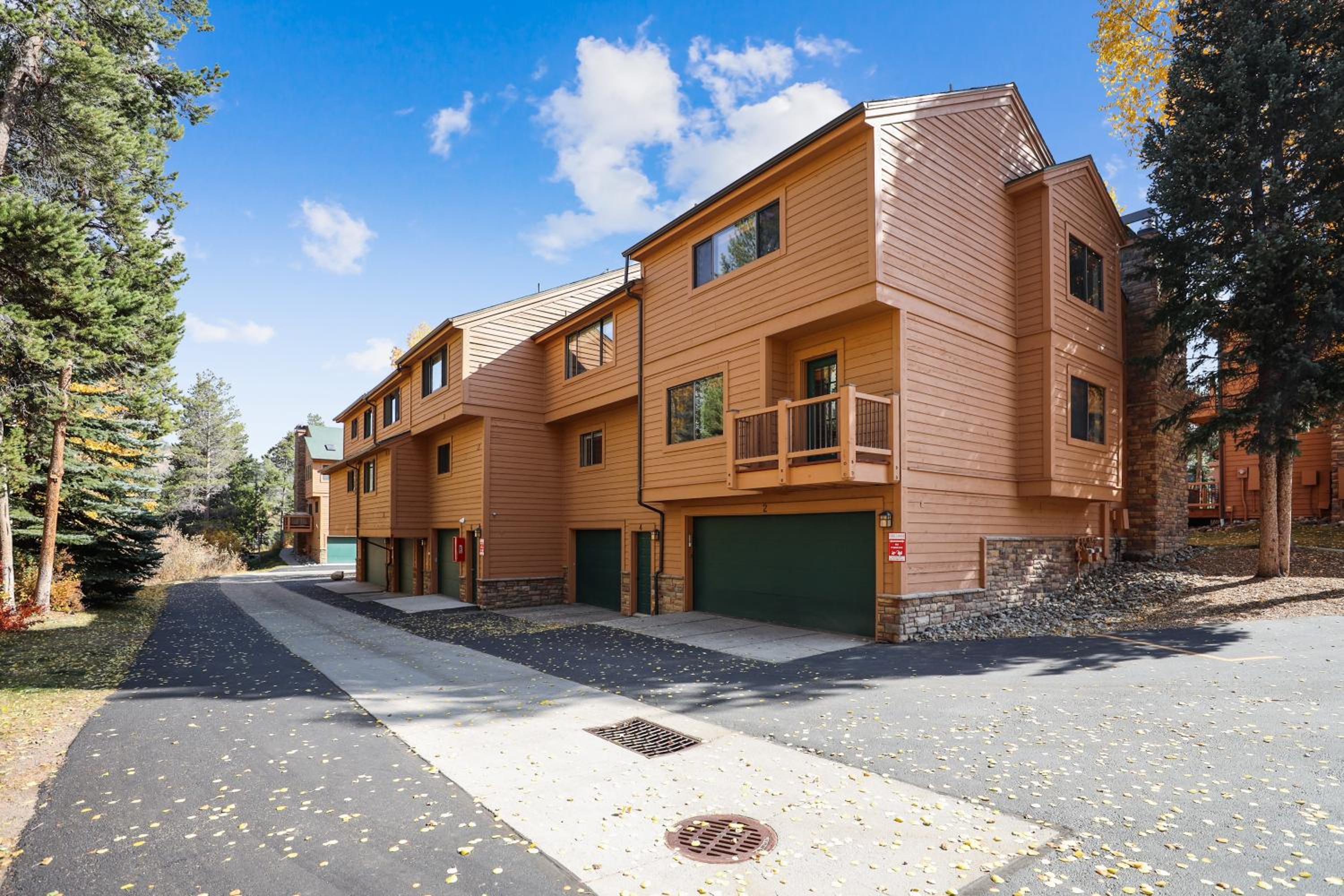 Multi-level Cedars 2 Townhome