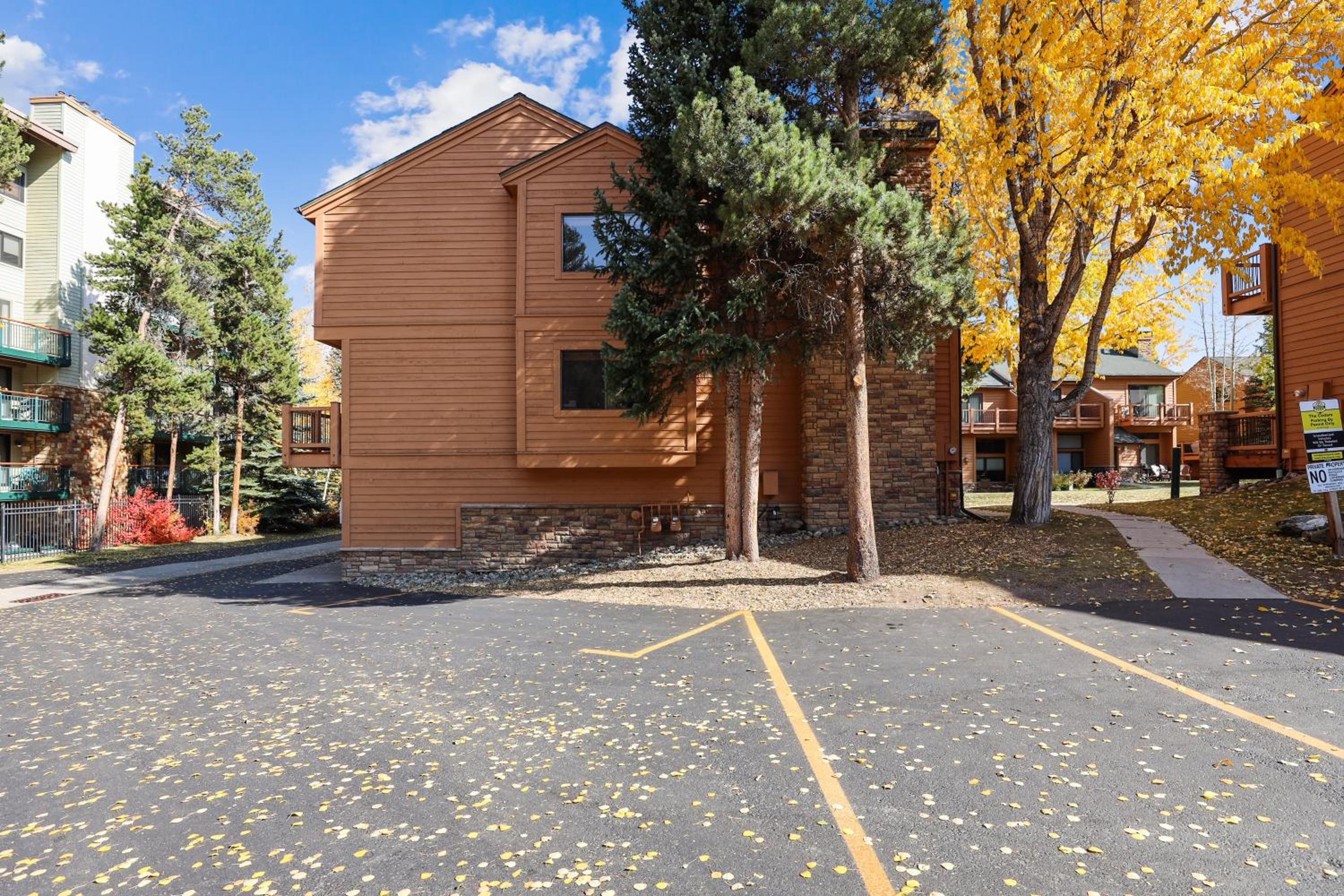 Multi-level Cedars 2 Townhome