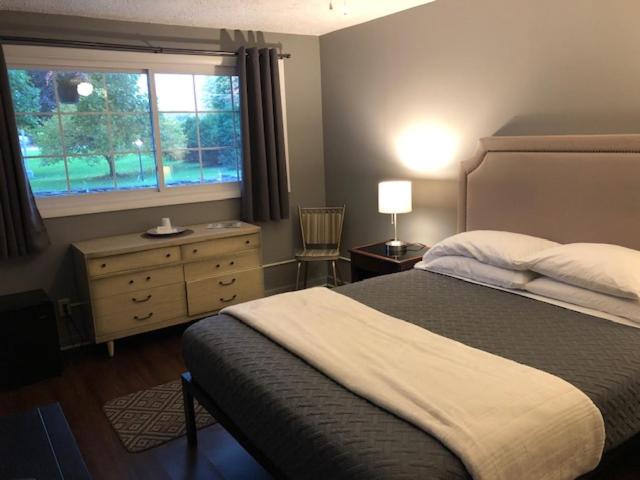 Nightshade Inn & Gardens
