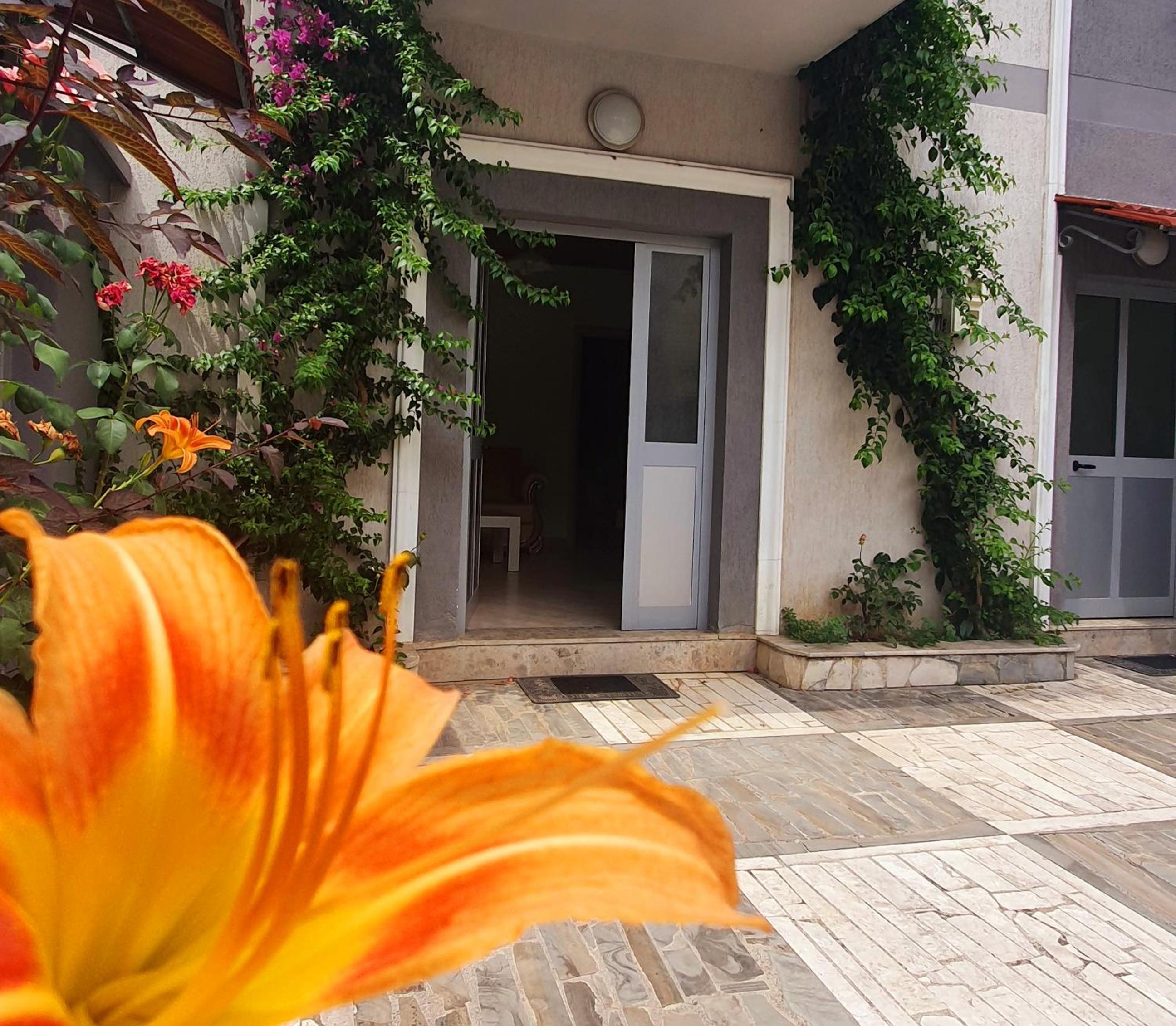 A Cheerful villa with free parking space