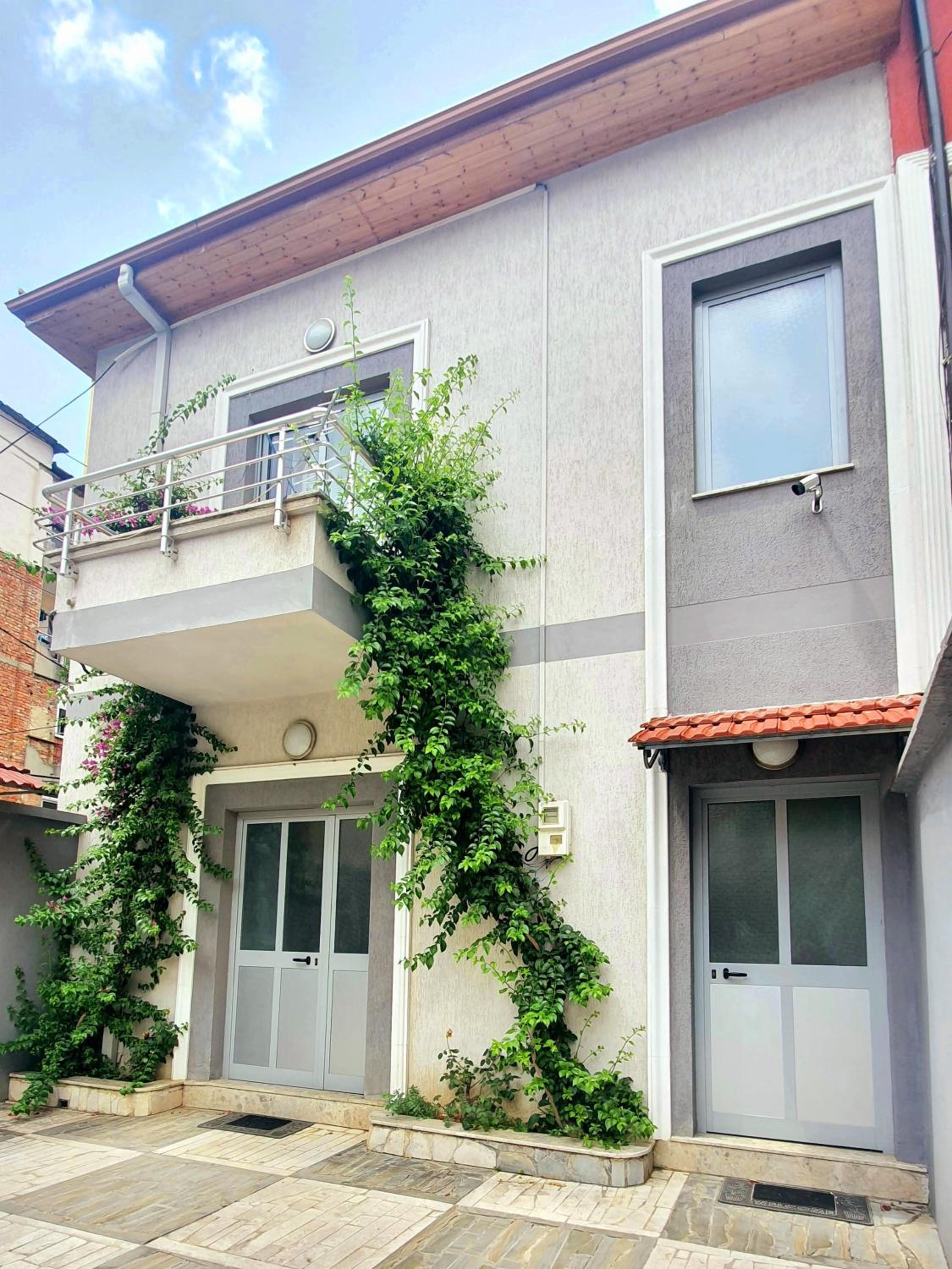 A Cheerful villa with free parking space