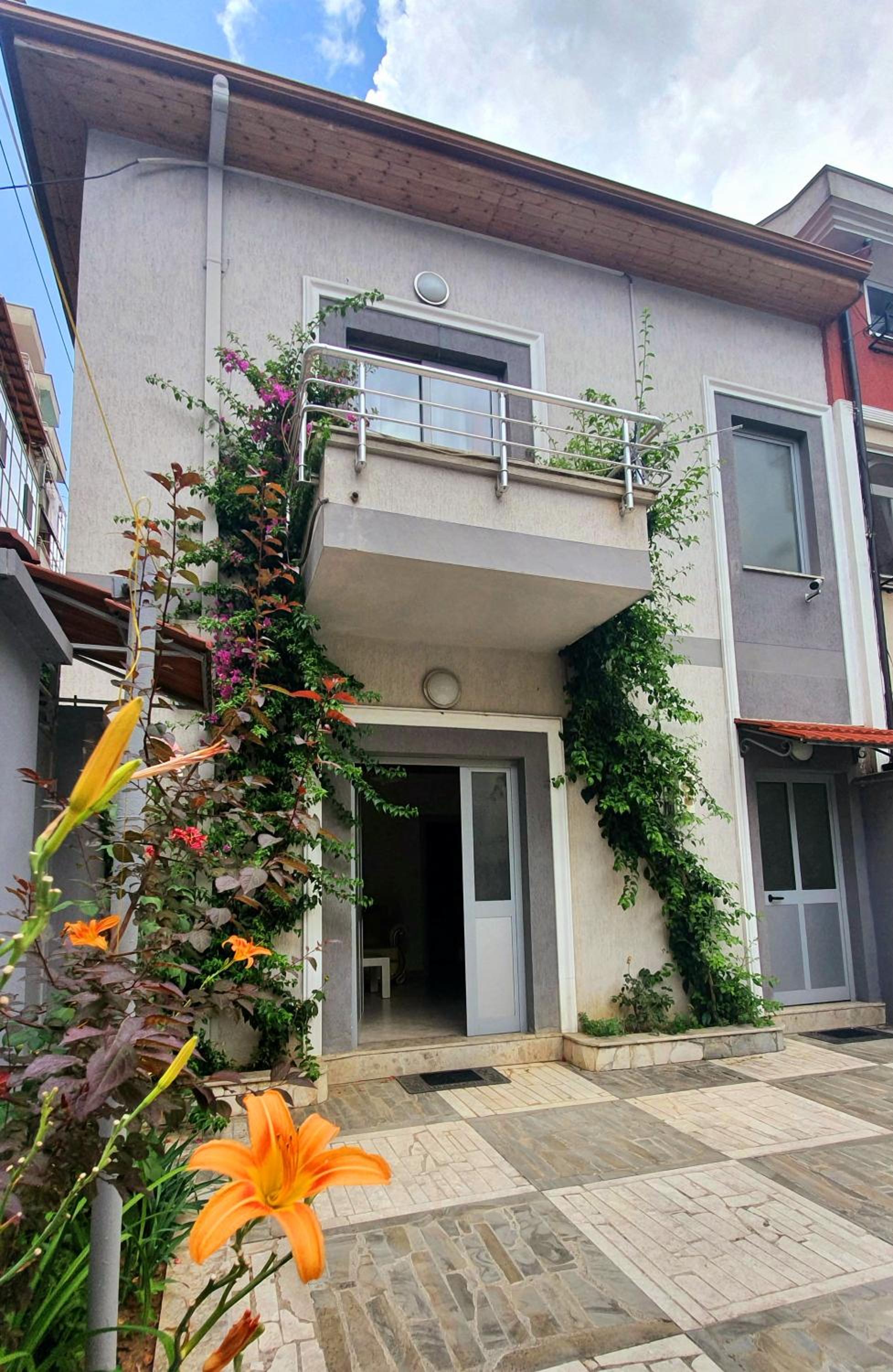 A Cheerful villa with free parking space