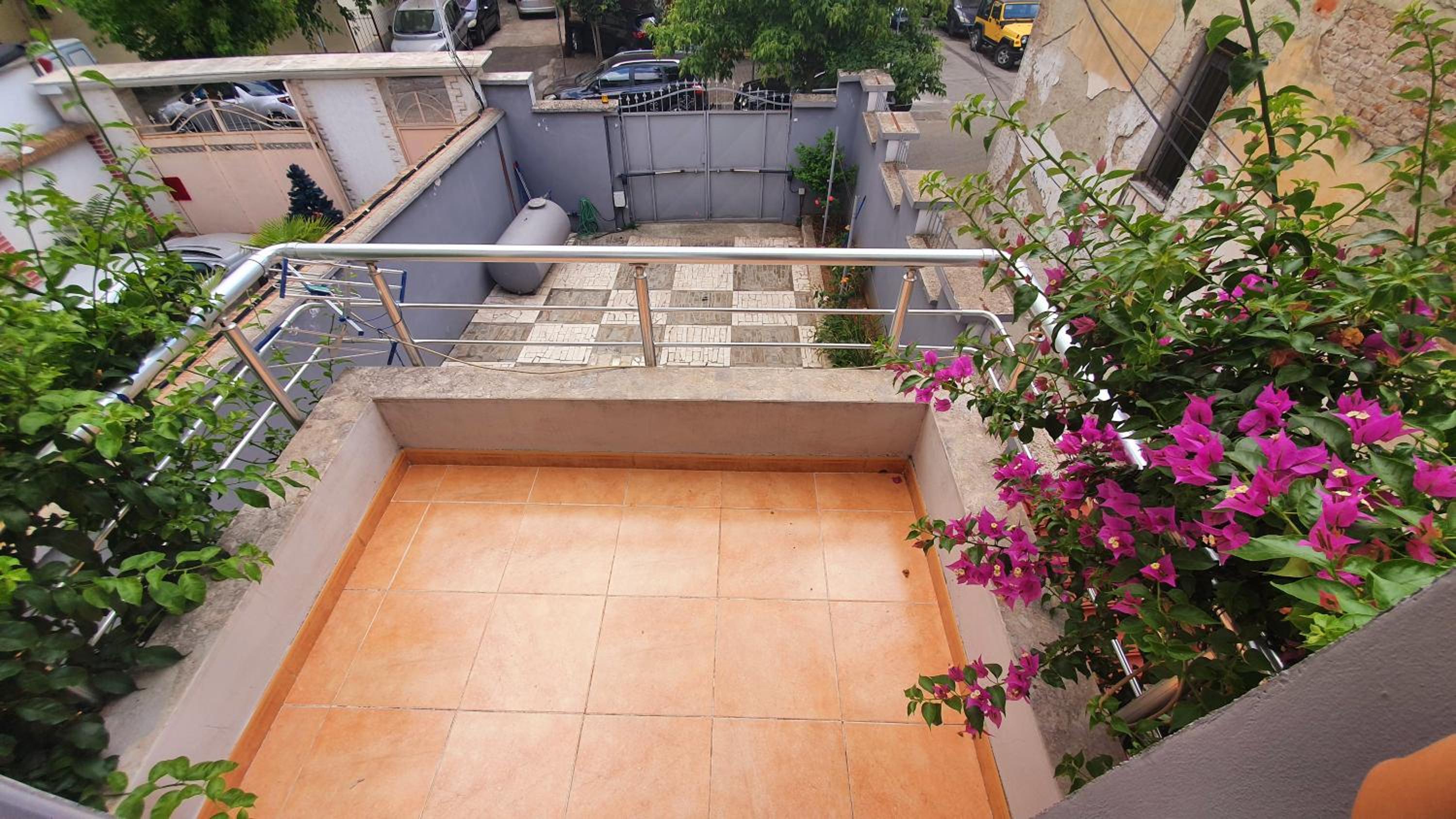 A Cheerful villa with free parking space